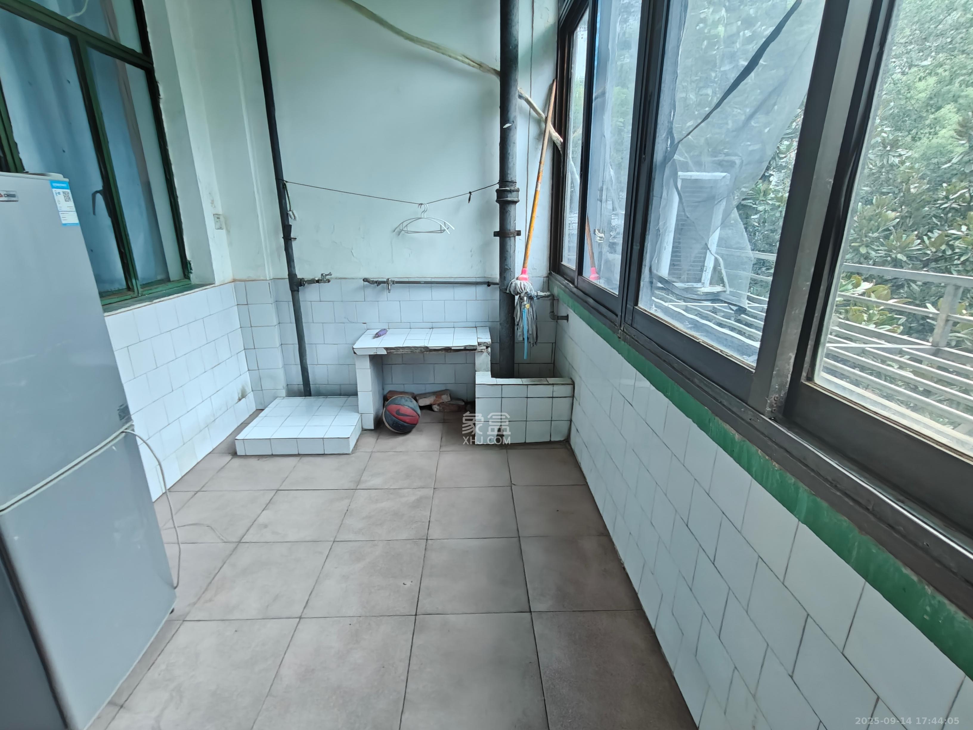 物资厅宿舍(五一大道) 2室1厅1卫 2200.0元/月 物资厅宿舍(五一大道) 2室1厅1卫 2200.0元/月室内图