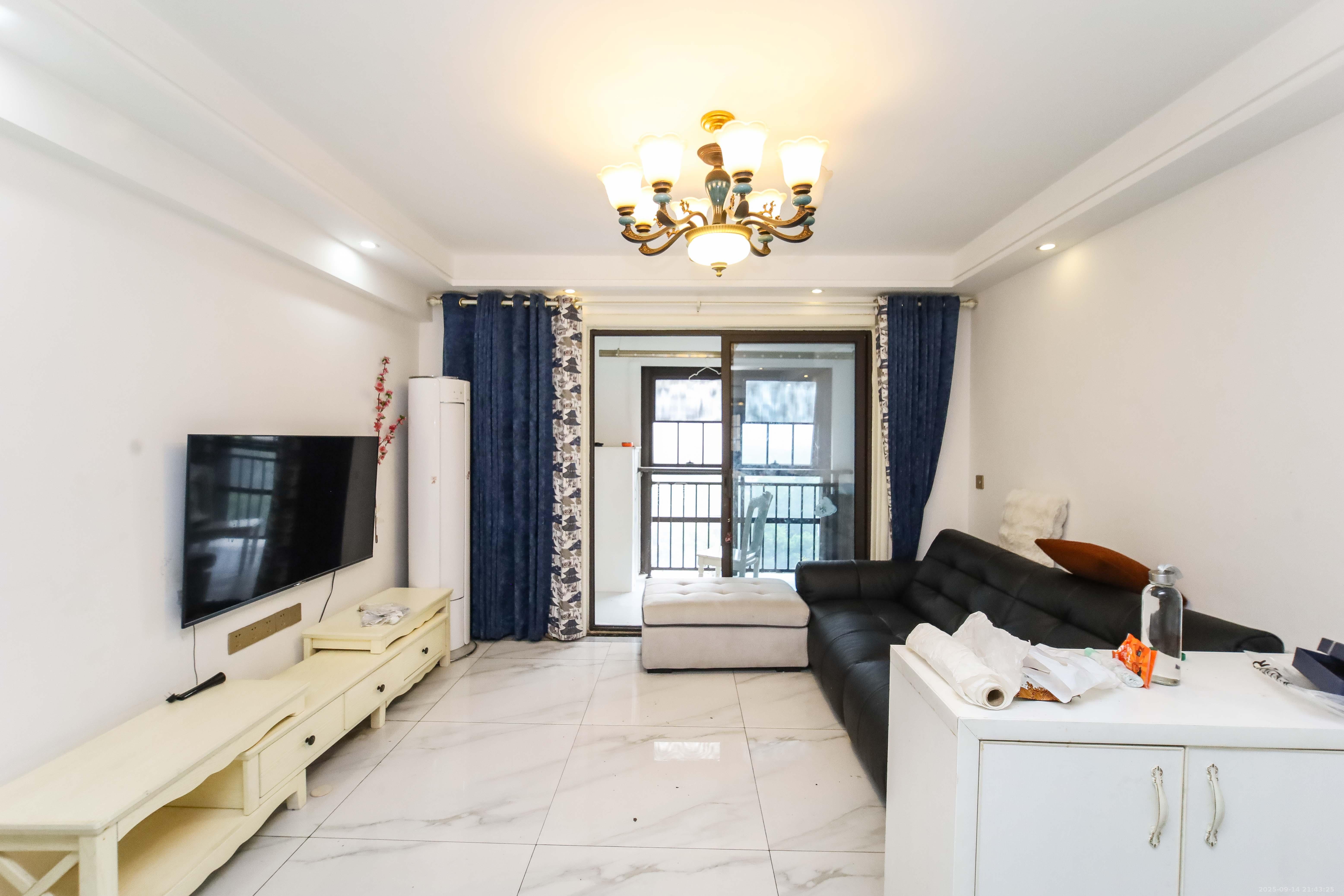 中欣楚天熙苑  3室2厅2卫    102.8万 中欣楚天熙苑  3室2厅2卫    102.8万客厅