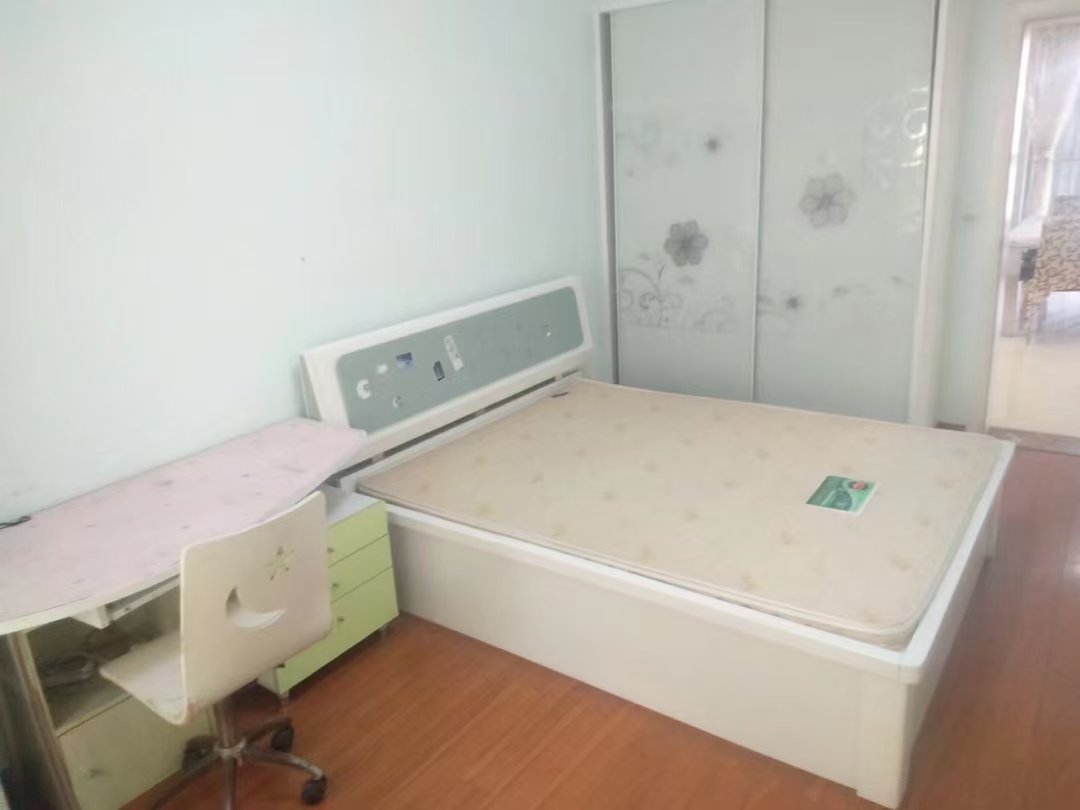 雁城蓝天  3室2厅2卫   1500.00元/月室内图
