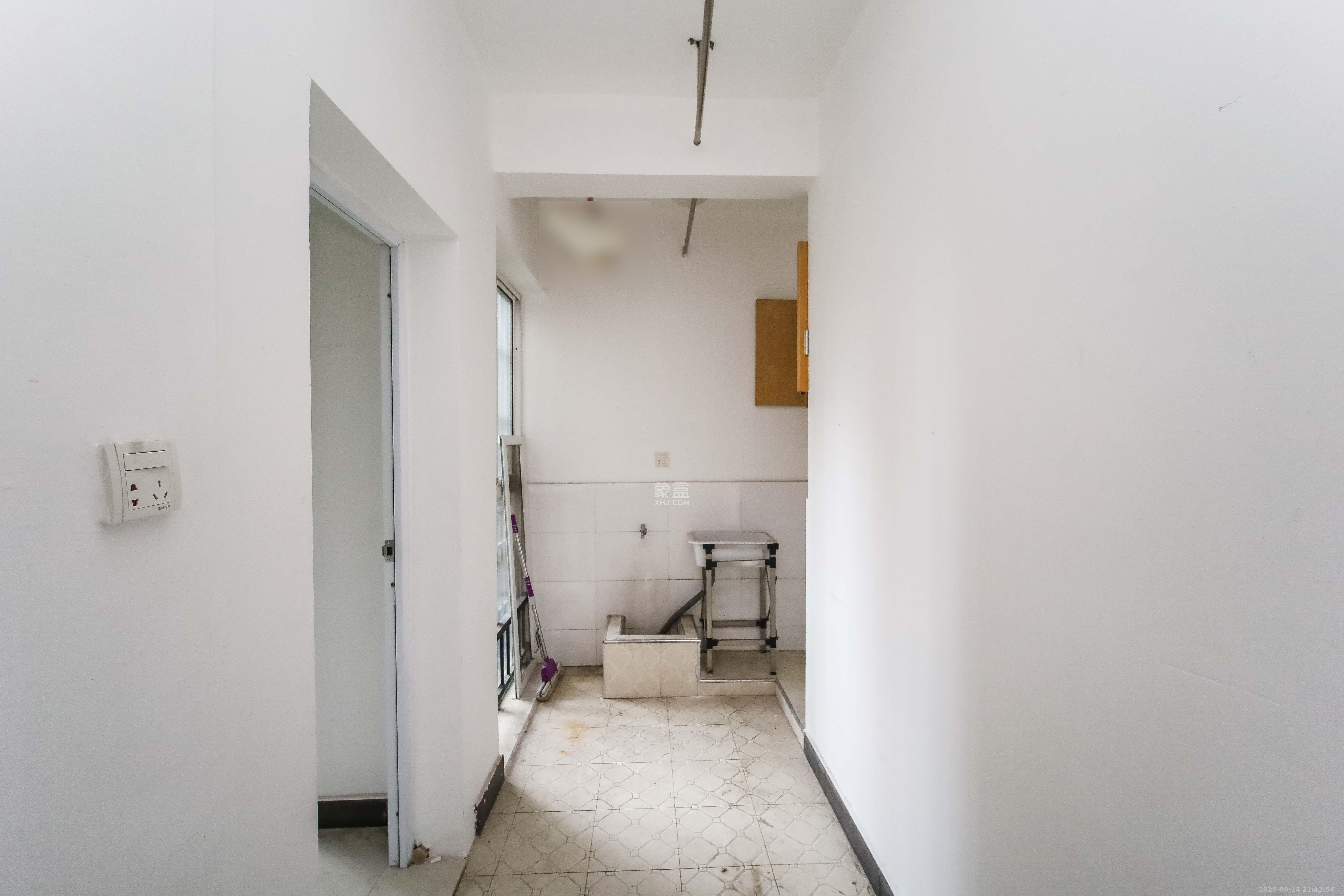 上河国际C区 4室2厅2卫 99.0万 上河国际C区 4室2厅2卫 99.0万阳台