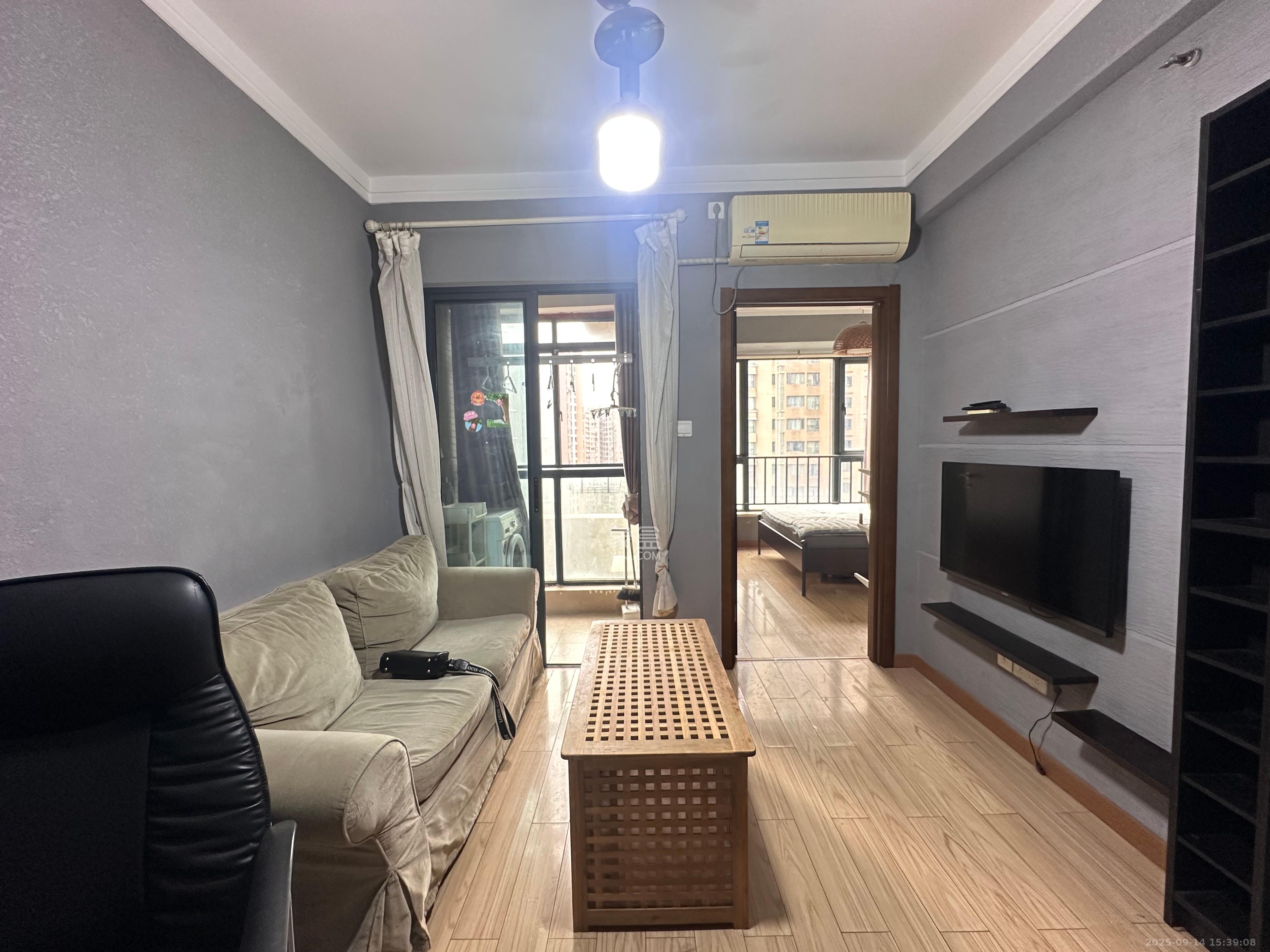 藏珑湖上国际花园  1室1厅1卫    1750.0元/月室内图