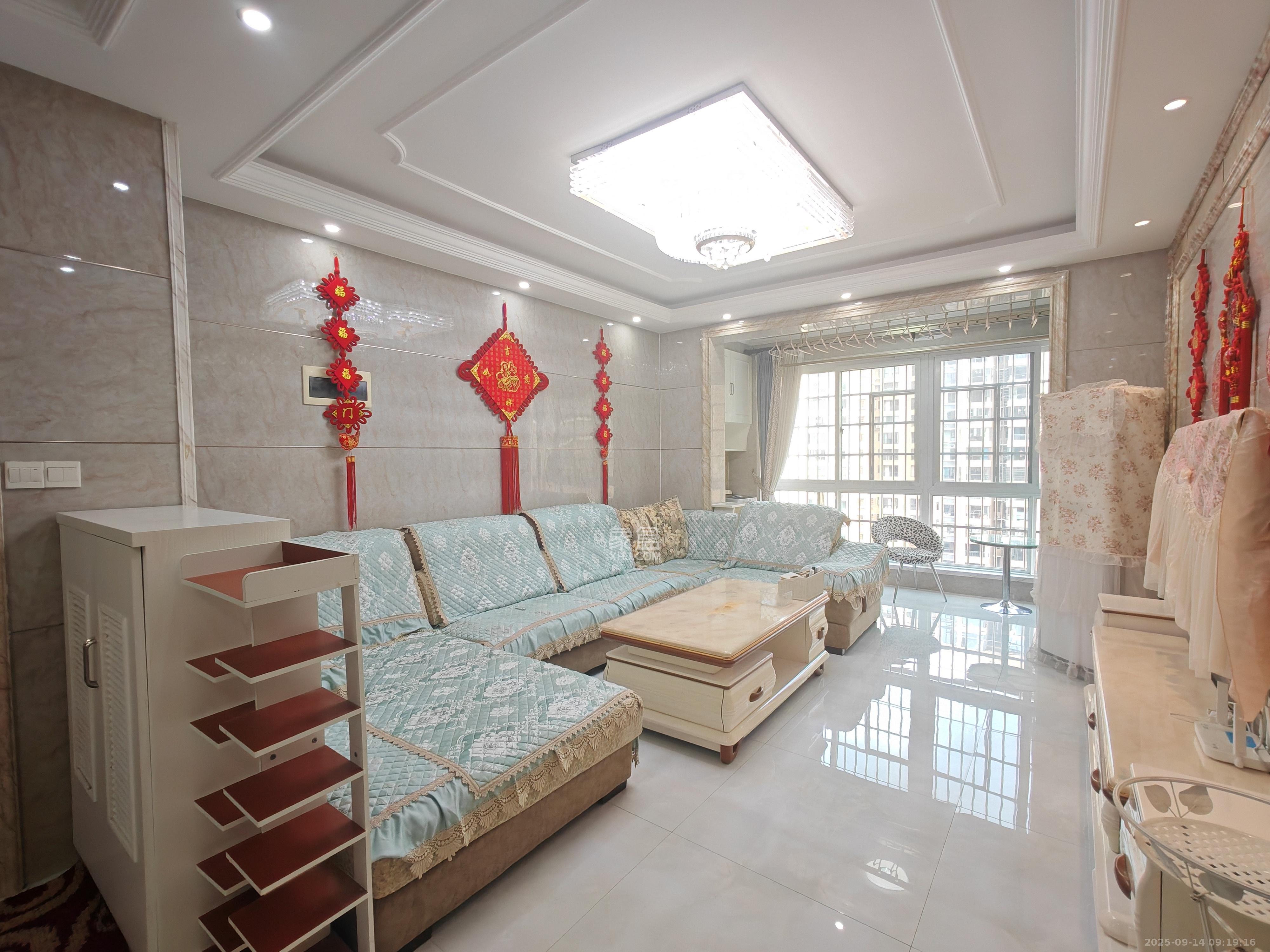 楚天世纪城西苑  1室0厅0卫    2400.0元/月