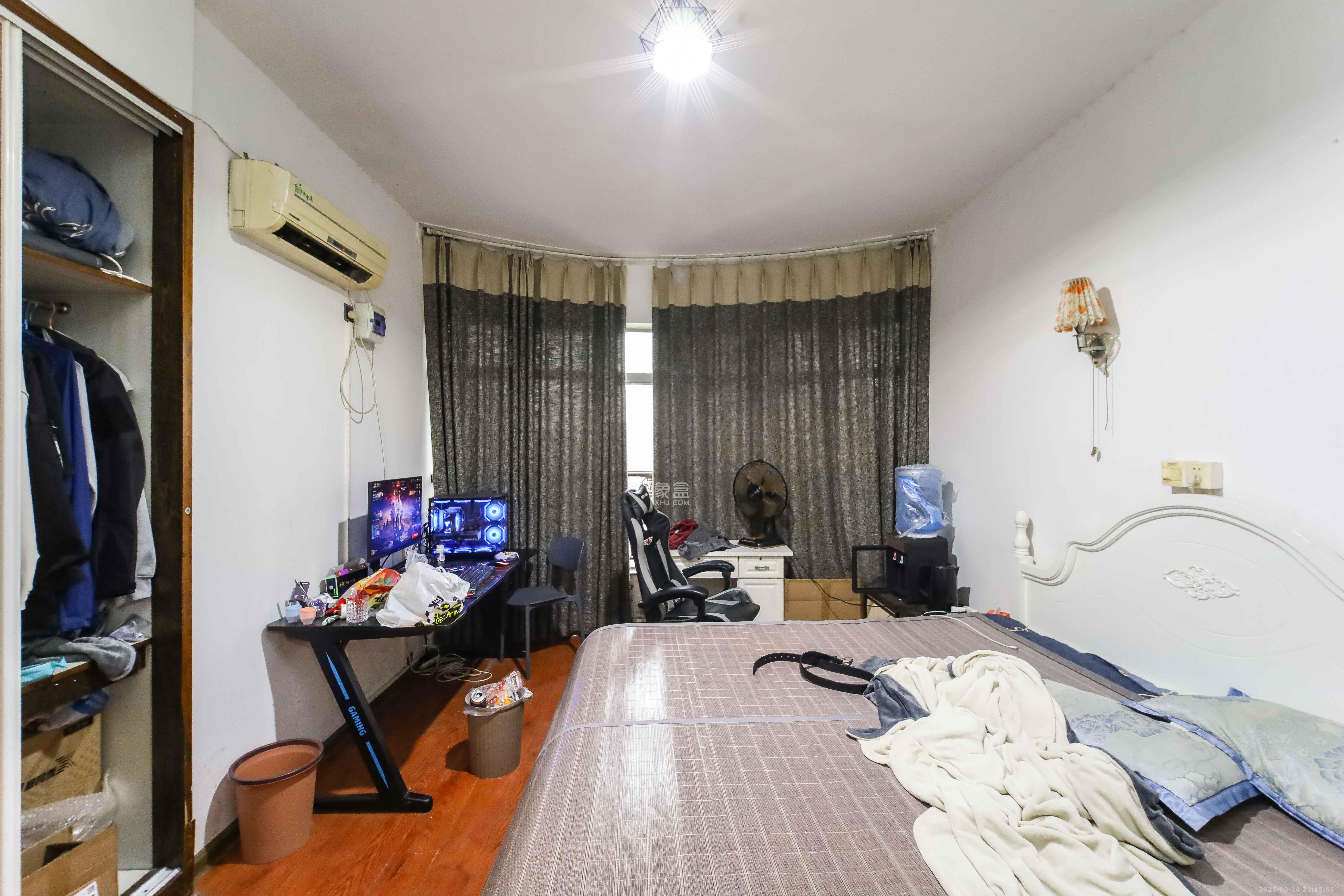 芙蓉苑 3室2厅2卫 110.0万 芙蓉苑 3室2厅2卫 110.0万卧室