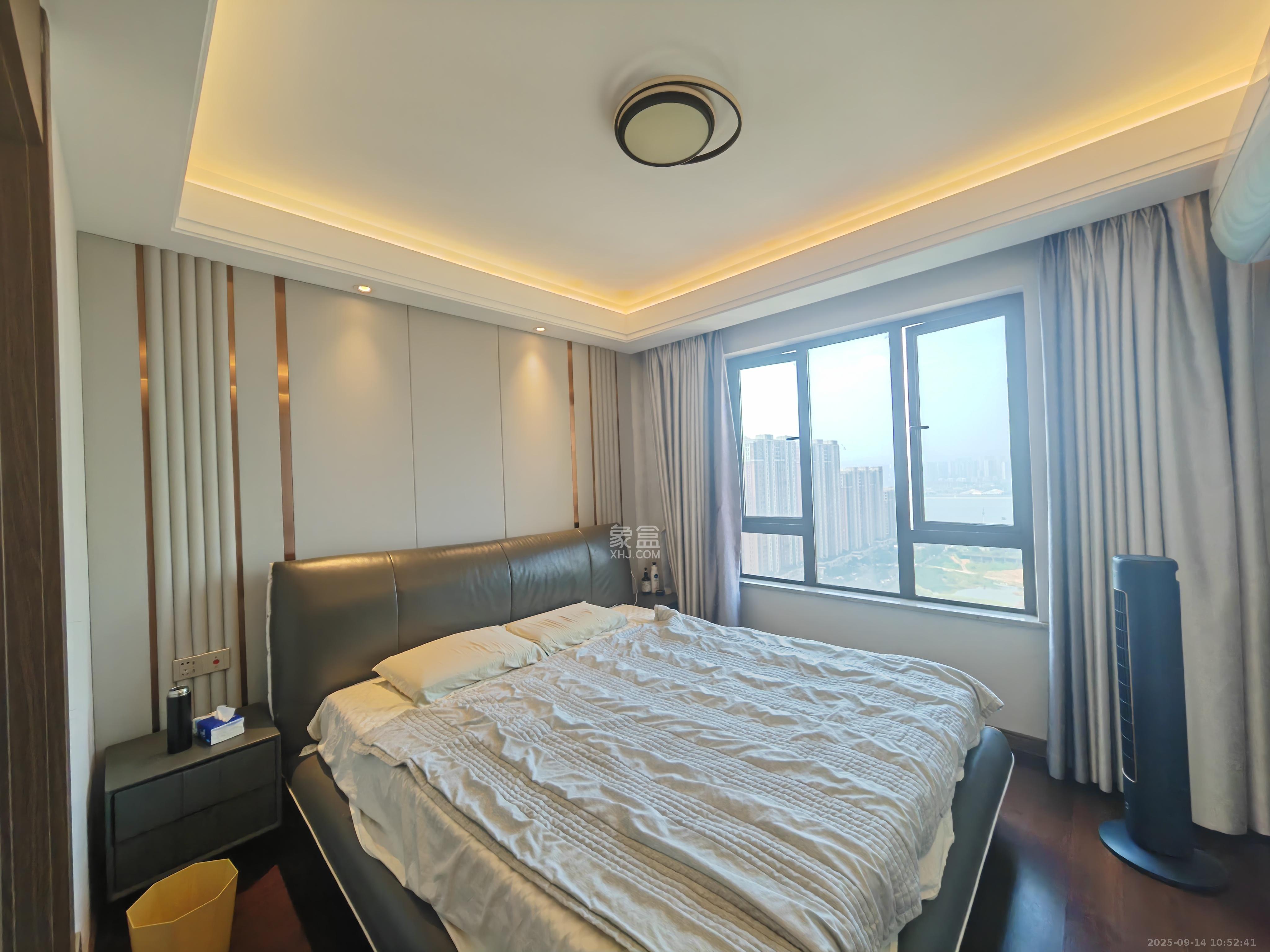 绿地海外滩二期  3室2厅2卫    3000.0元/月室内图