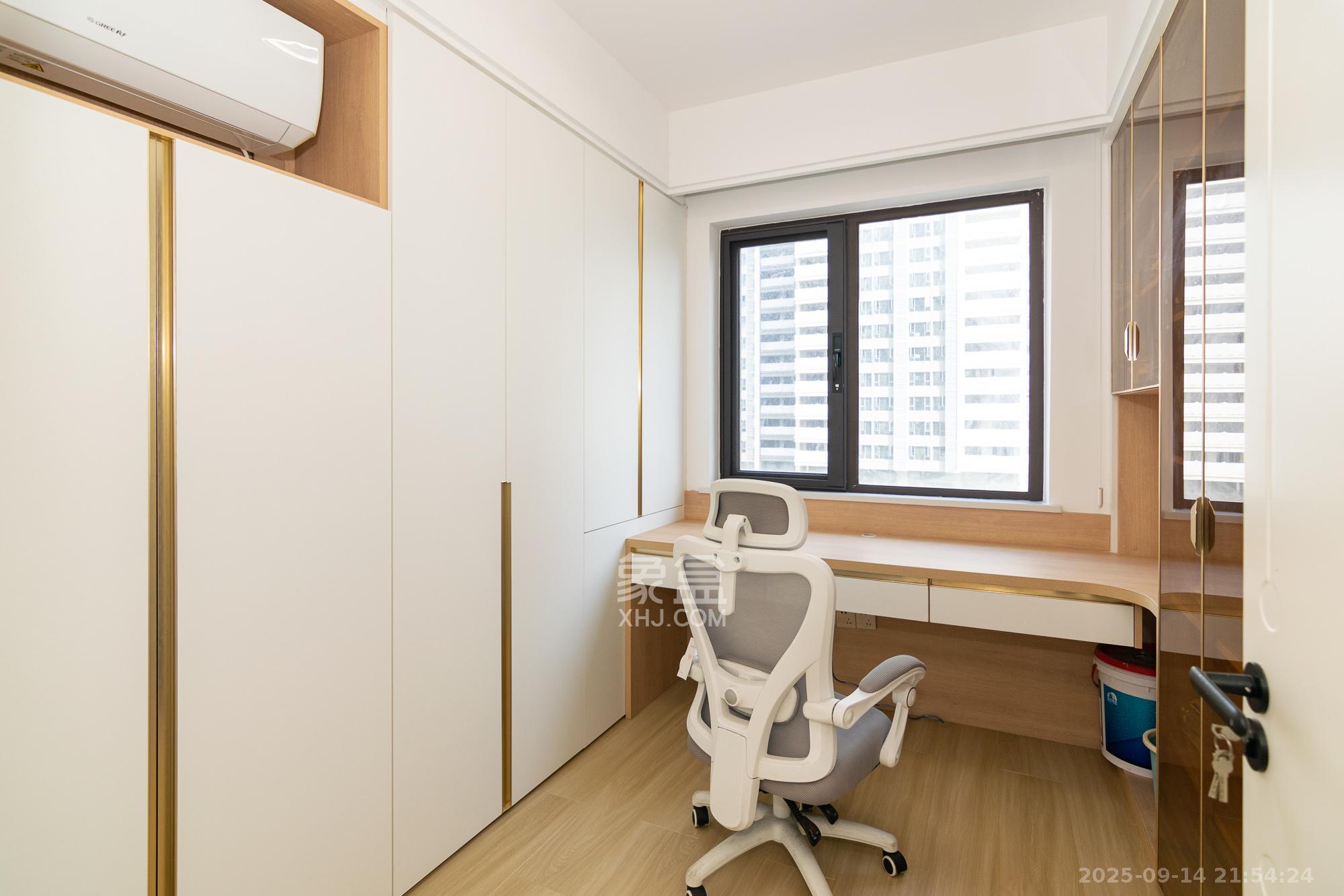 春晖花园 4室2厅1卫 98.80万 春晖花园 4室2厅1卫 98.80万卧室