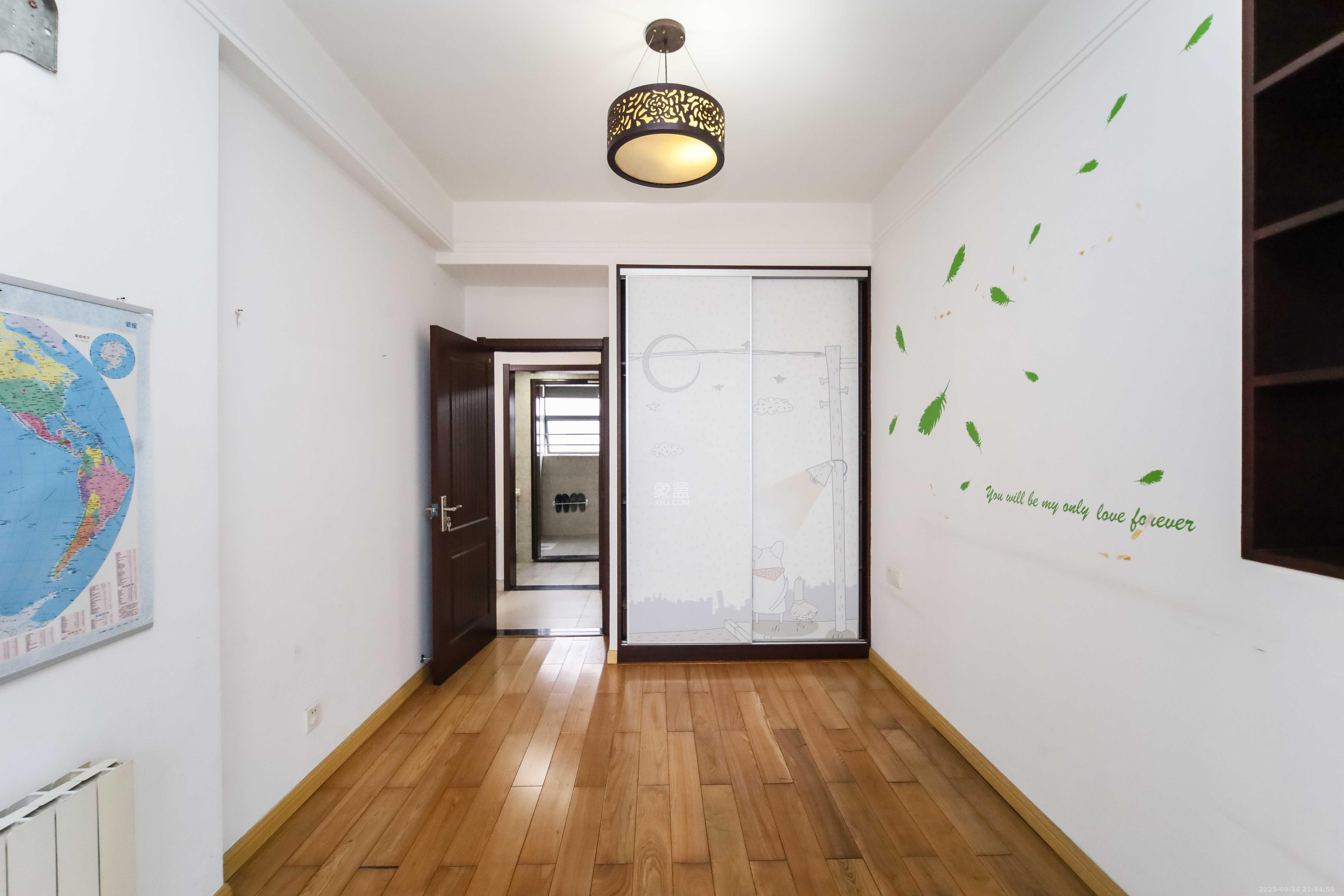 银港水晶城  3室2厅2卫    108.0万卧室