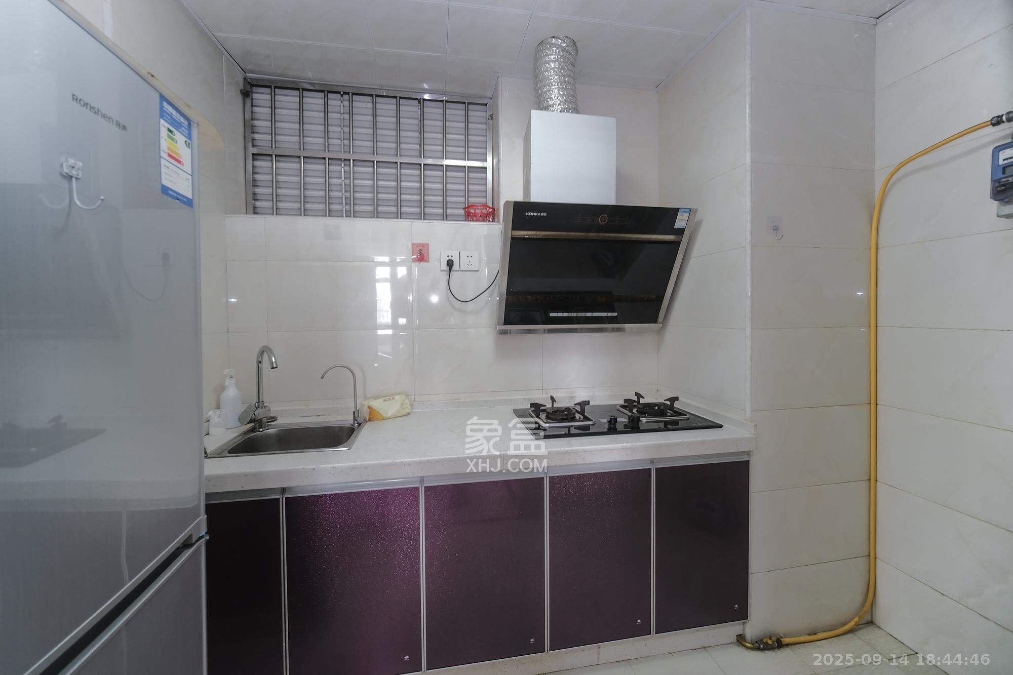 红树湾  1室1厅1卫    22.3万 红树湾  1室1厅1卫    22.3万厨房