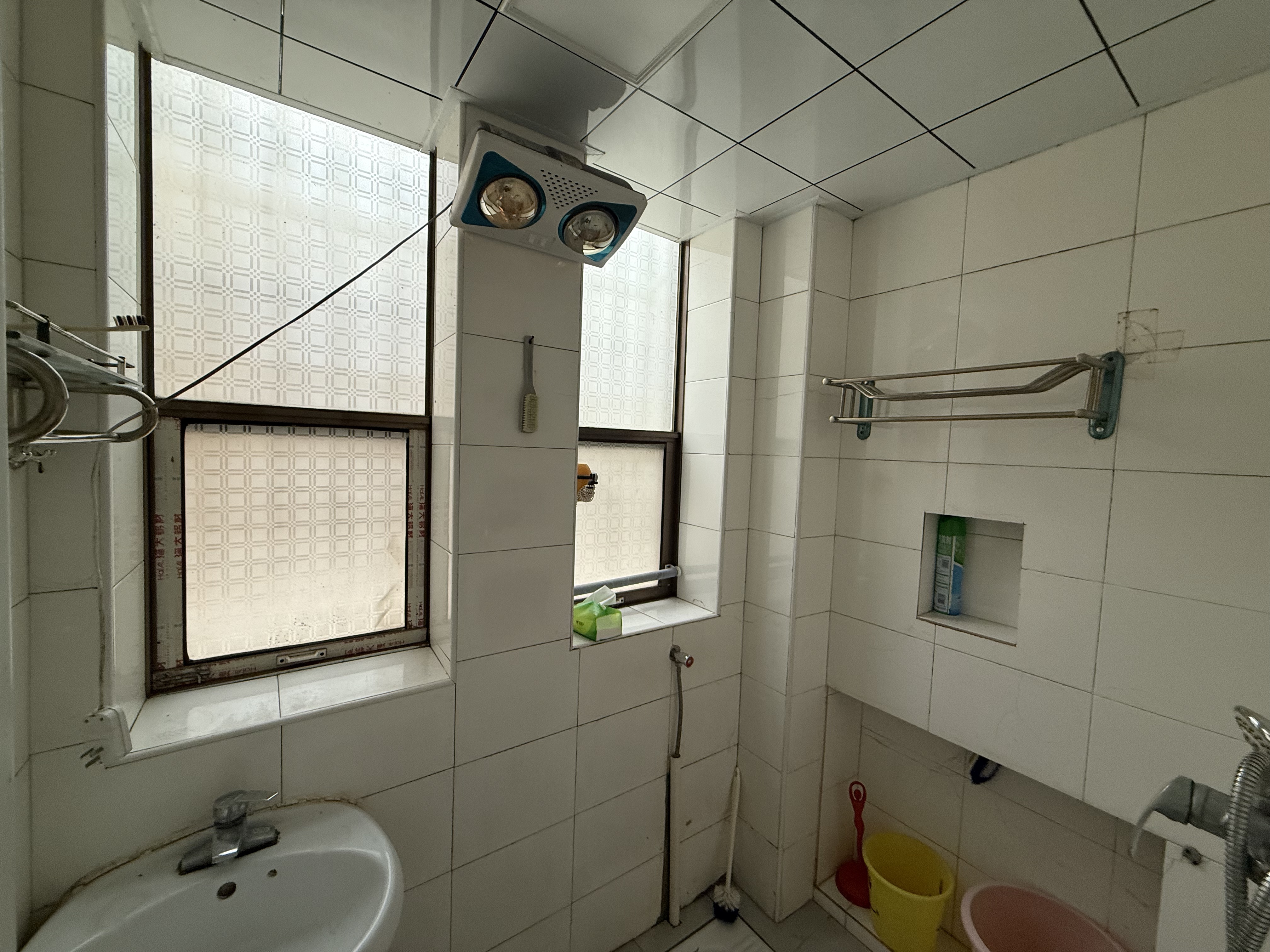 梓园社区(麻纺厂宿舍) 2室1厅1卫 1100.0元/月 梓园社区(麻纺厂宿舍) 2室1厅1卫 1100.0元/月室内图