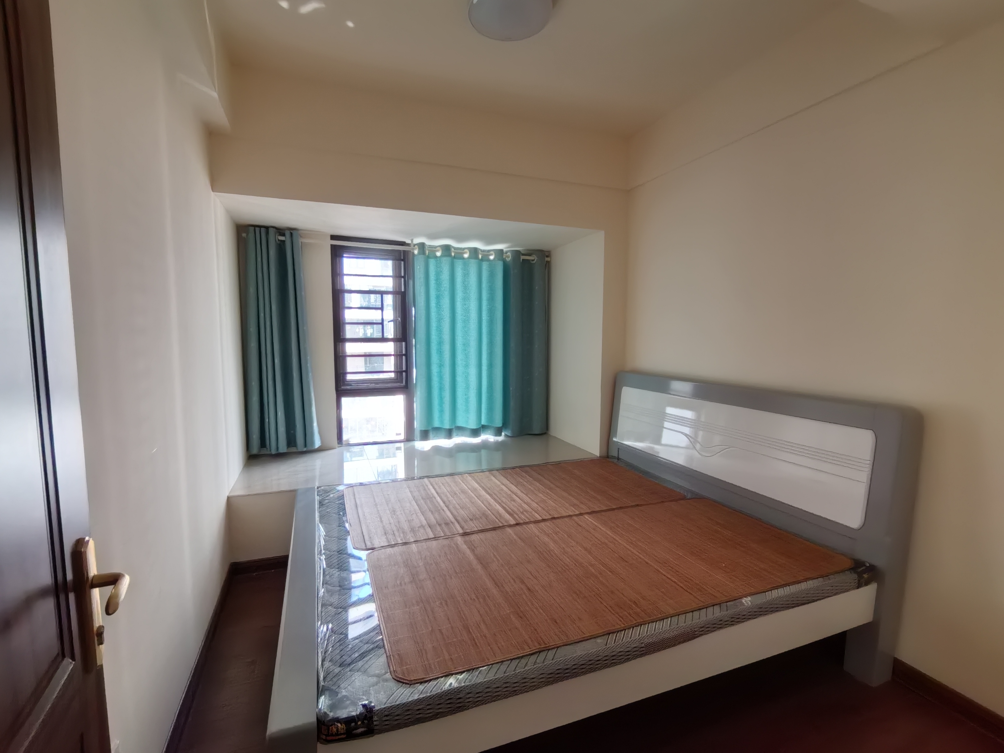 碧桂园翘楚棠  4室2厅2卫    2000.0元/月室内图