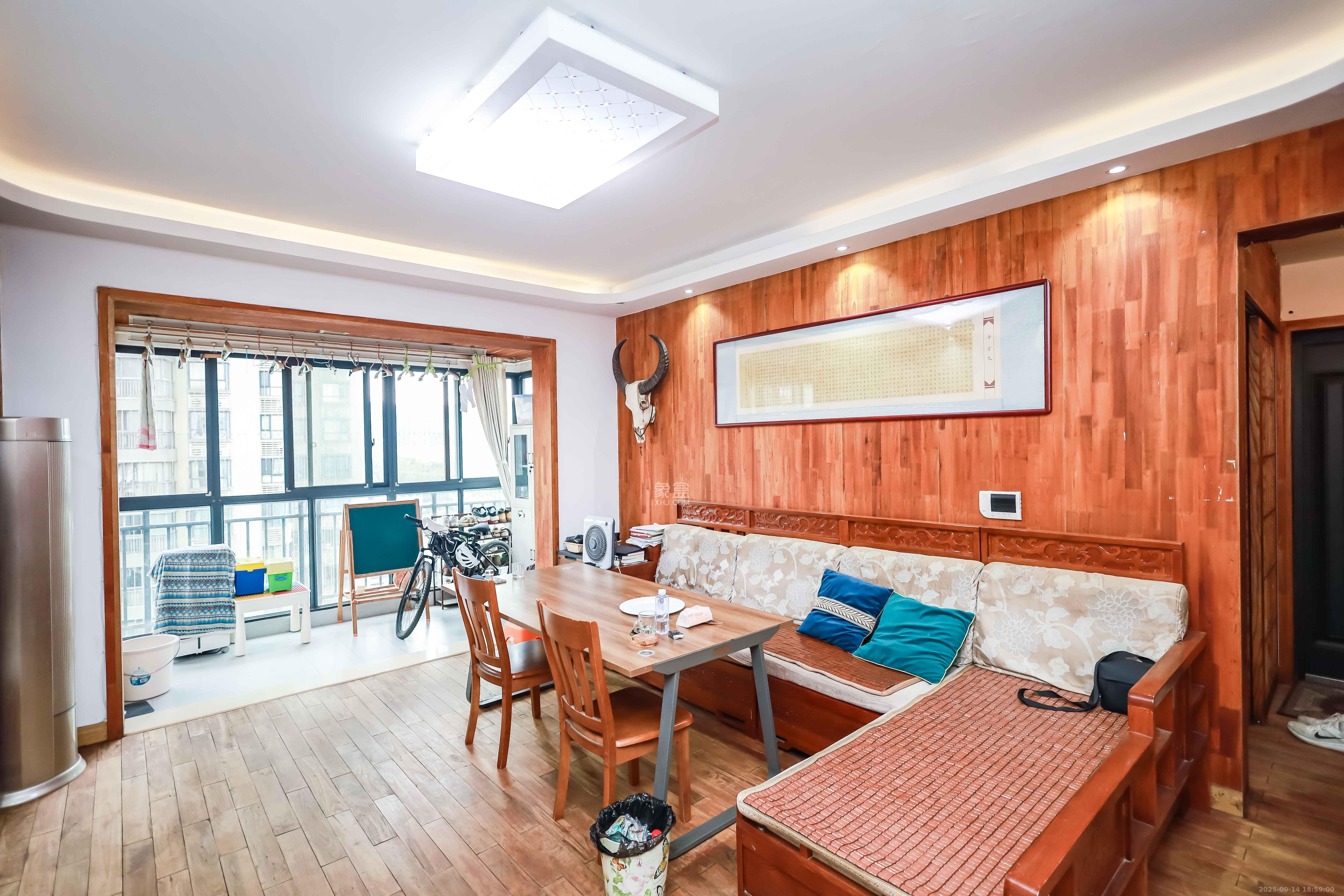 莱茵城 3室2厅2卫 92.8万 莱茵城 3室2厅2卫 92.8万客厅