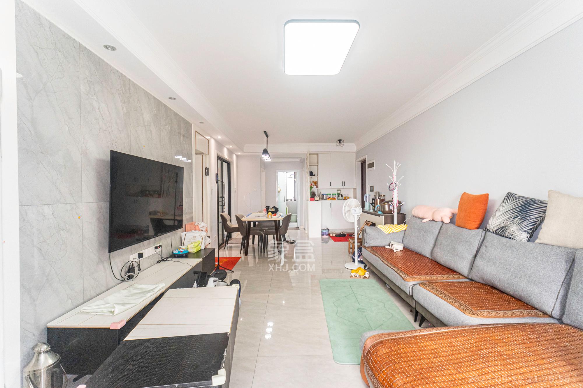 华远海蓝郡  3室2厅2卫    79.0万客厅