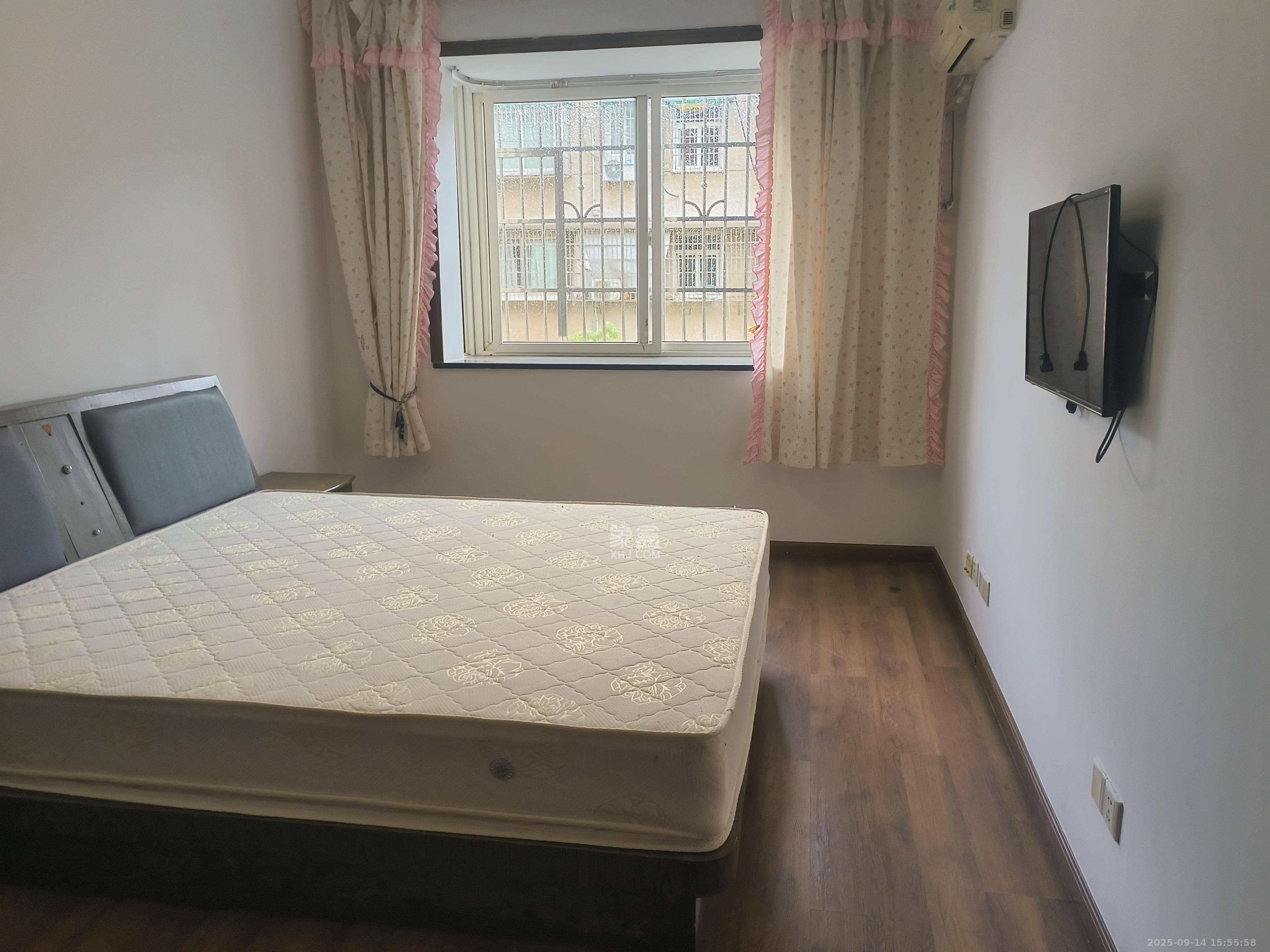 鑫邮小区 3室2厅2卫 2100.0元/月 鑫邮小区 3室2厅2卫 2100.0元/月室内图