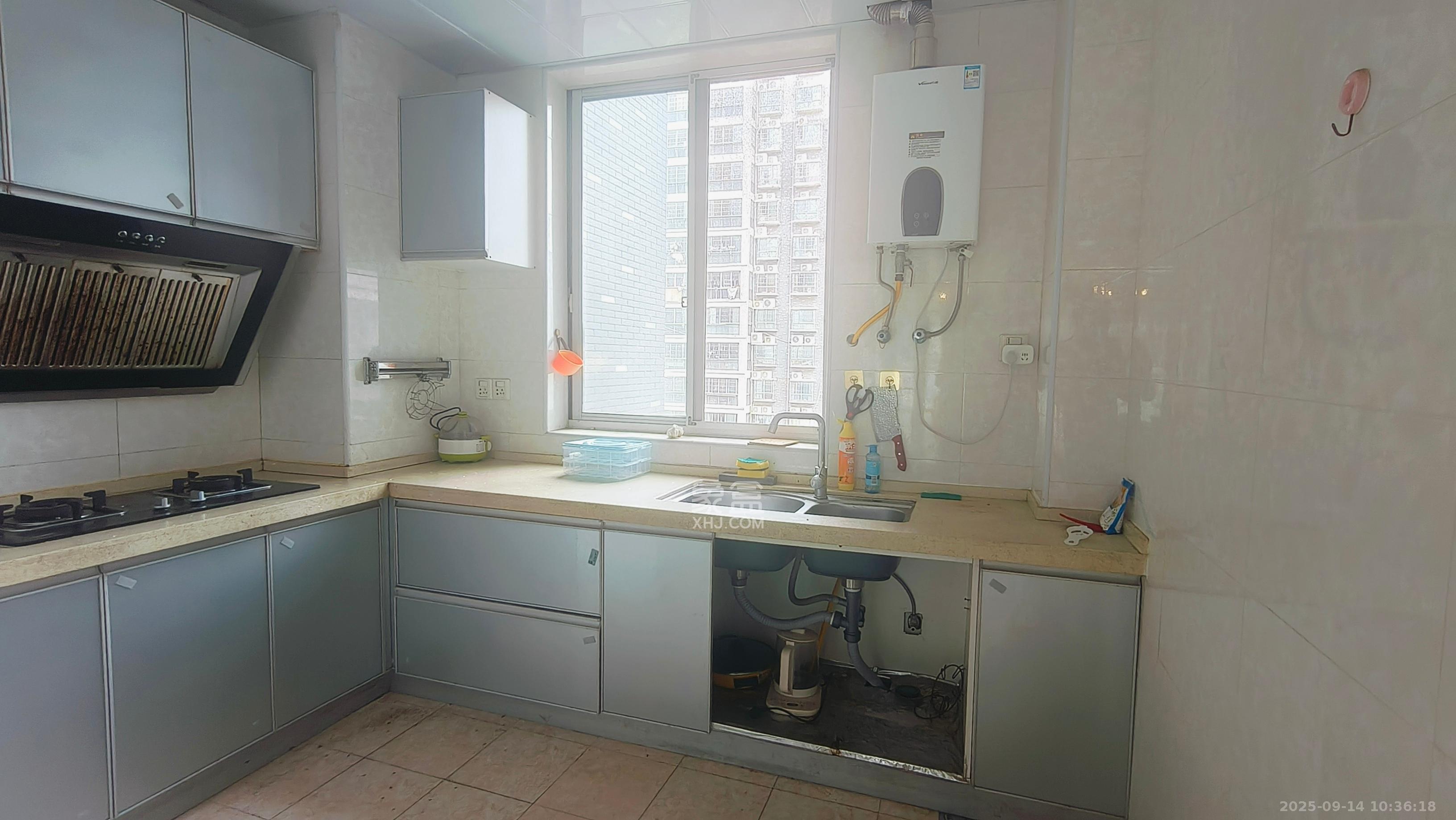 湘楚家园 3室2厅2卫 2000.0元/月 湘楚家园 3室2厅2卫 2000.0元/月室内图