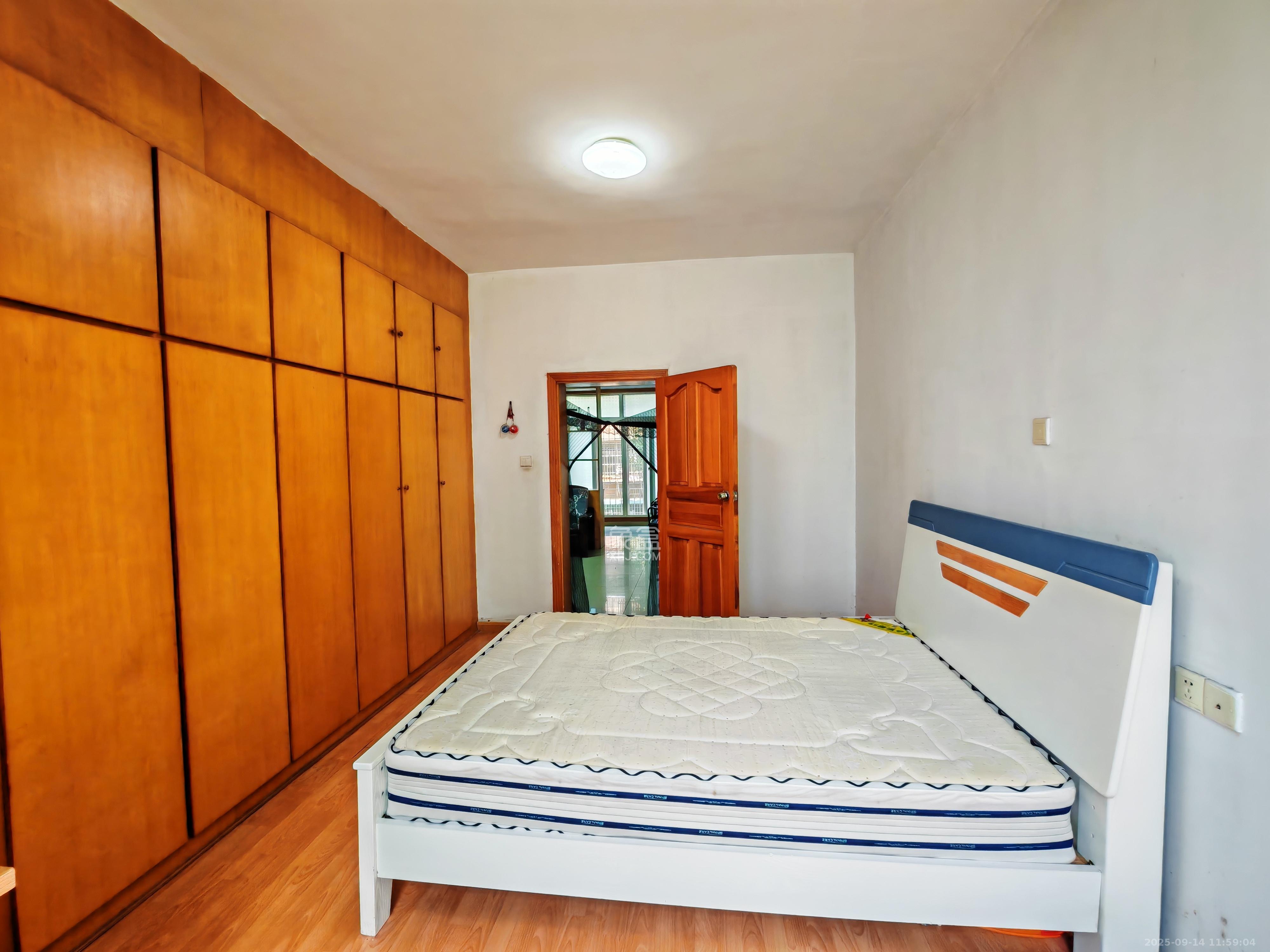 广济桥商务厅宿舍 3室1厅1卫 2300.0元/月 广济桥商务厅宿舍 3室1厅1卫 2300.0元/月室内图