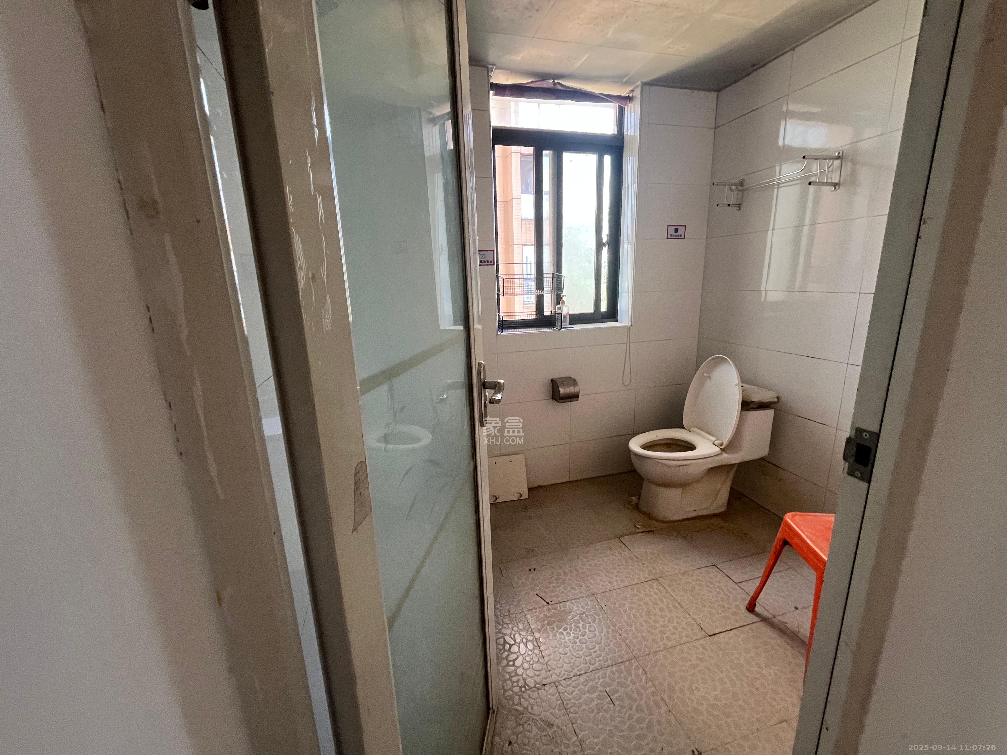 湖南省地震局单位宿舍  3室2厅2卫    2500.0元/月室内图