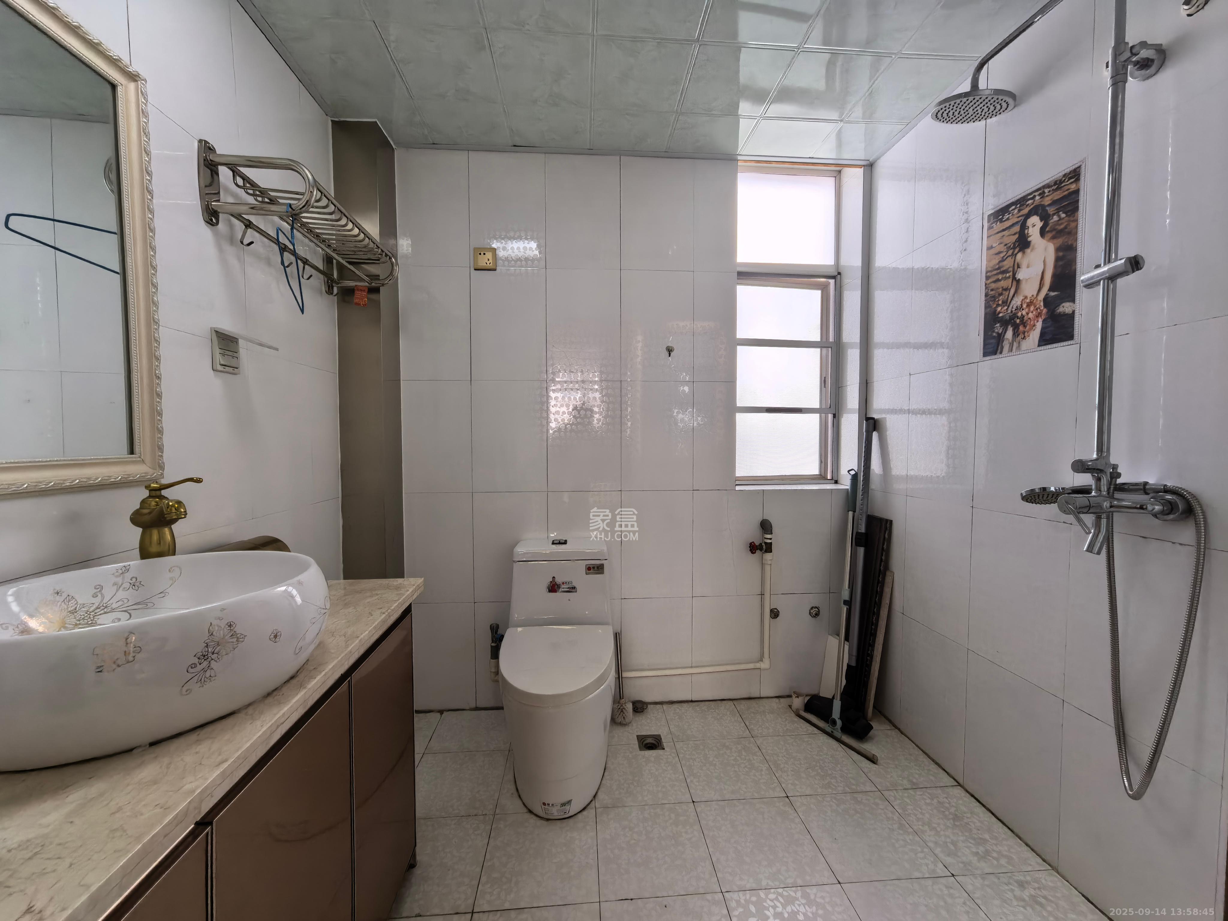 滨河小区 3室2厅1卫 2000.0元/月 滨河小区 3室2厅1卫 2000.0元/月室内图