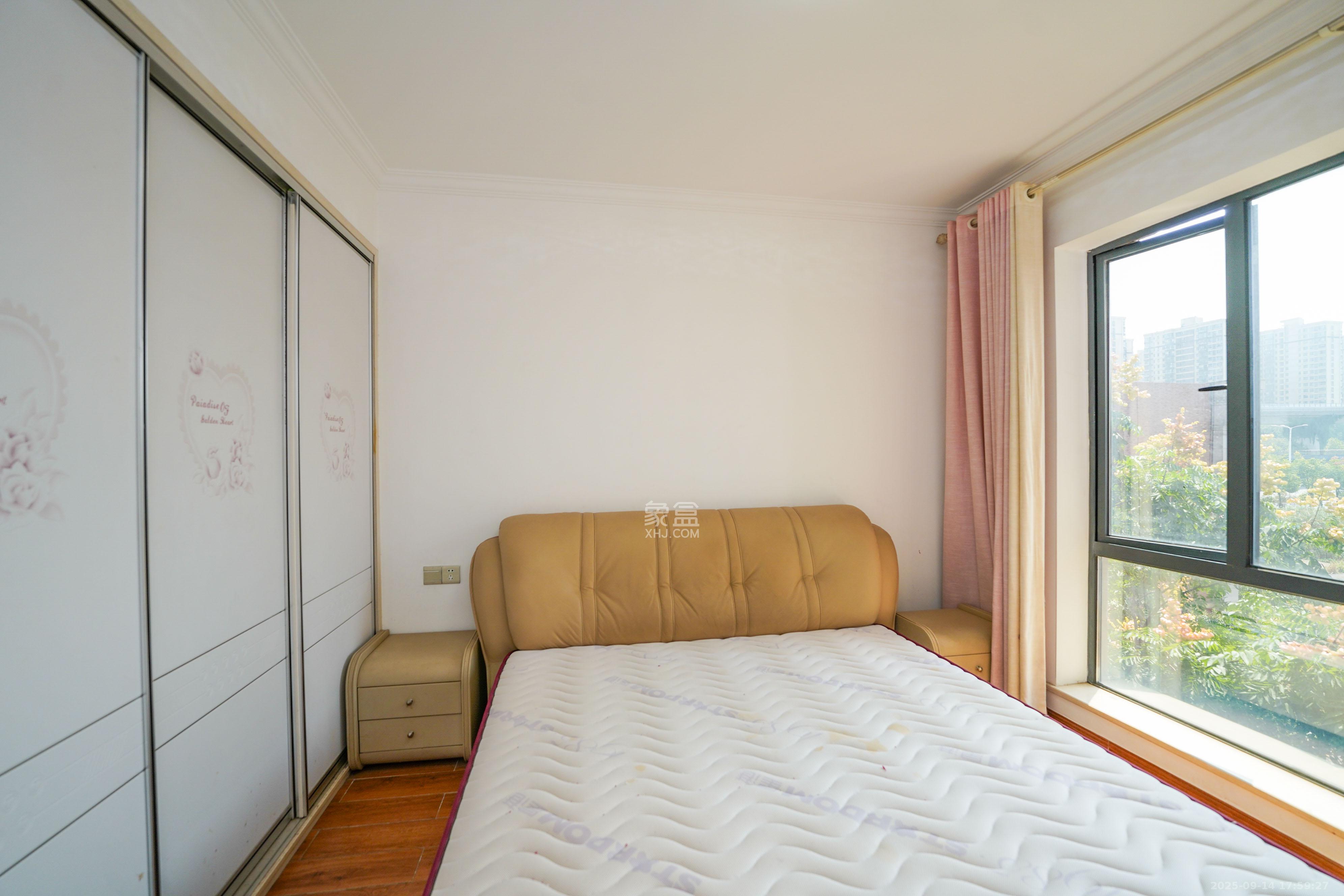 金谷豪庭 4室2厅2卫 69.8万 金谷豪庭 4室2厅2卫 69.8万卧室