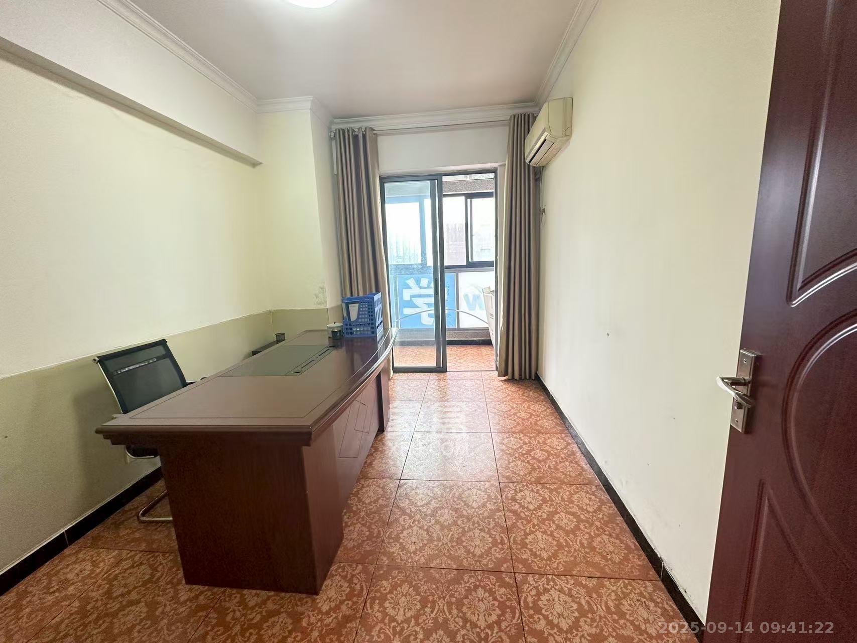 西子一间  3室1厅1卫    4000.0元/月室内图