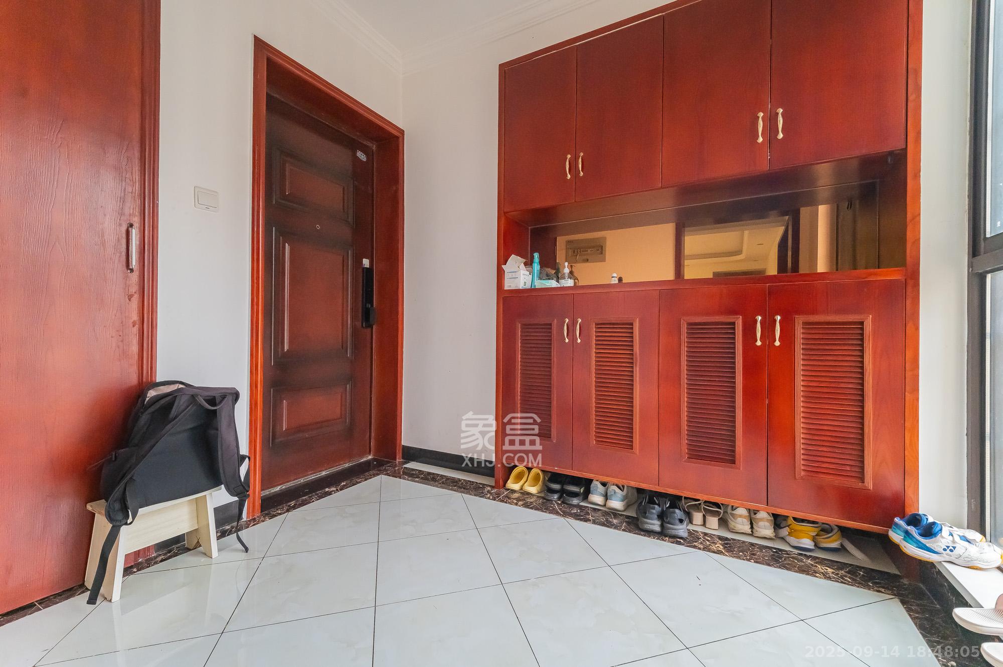 星湖湾一期高层  4室2厅2卫    85.0万其他