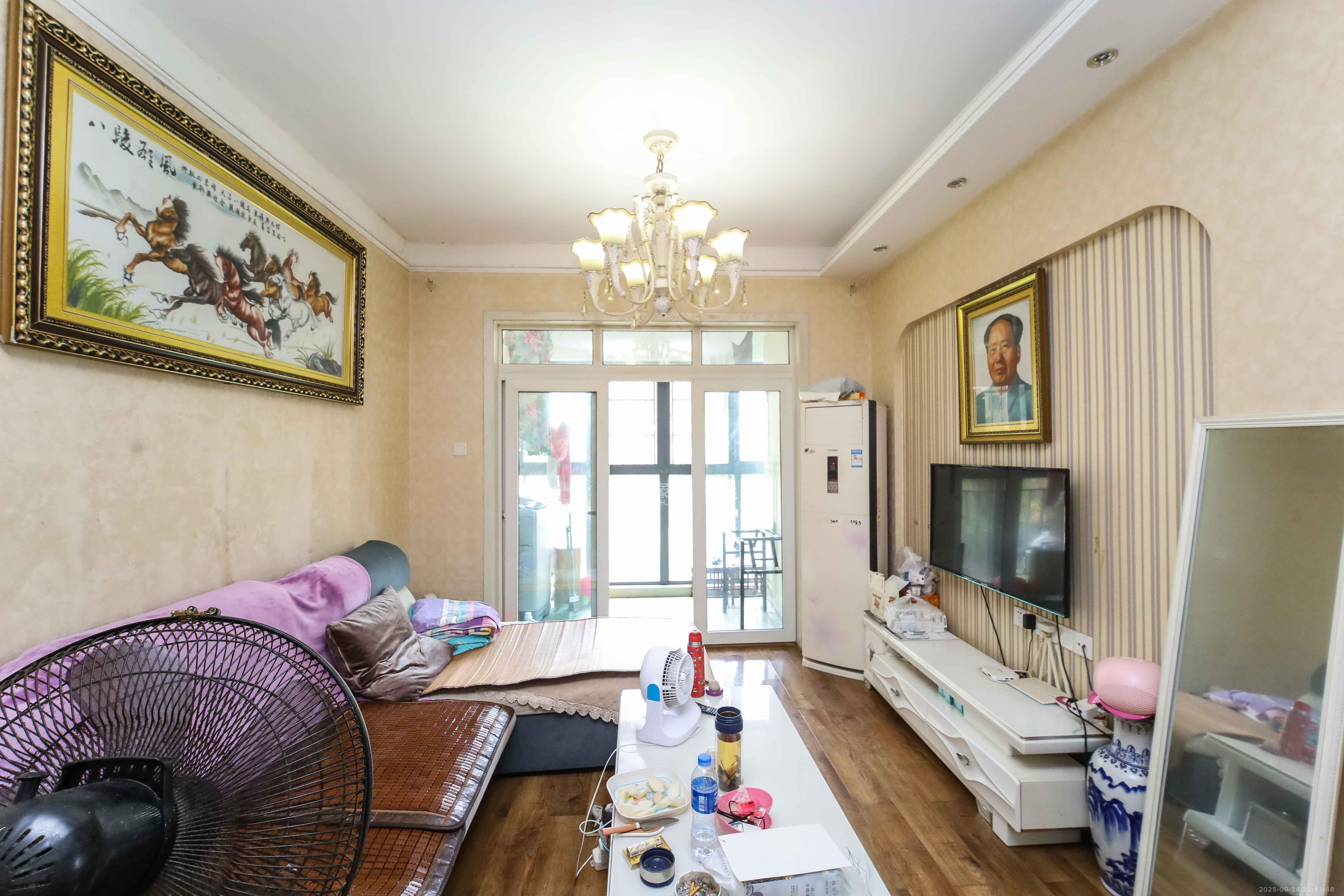 泊爱蓝湾  2室2厅1卫    70.0万 泊爱蓝湾  2室2厅1卫    70.0万客厅