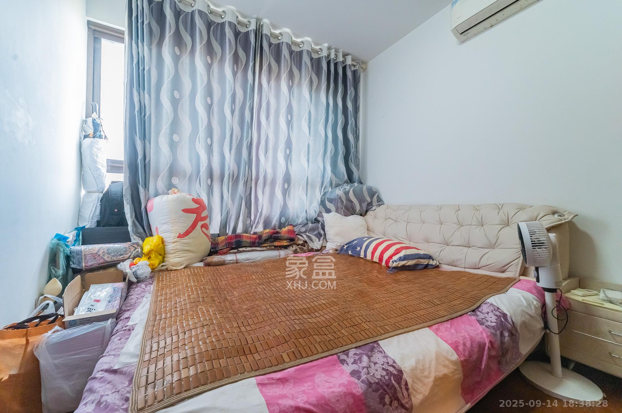 华润凤凰城三期  3室2厅2卫    97.0万卧室