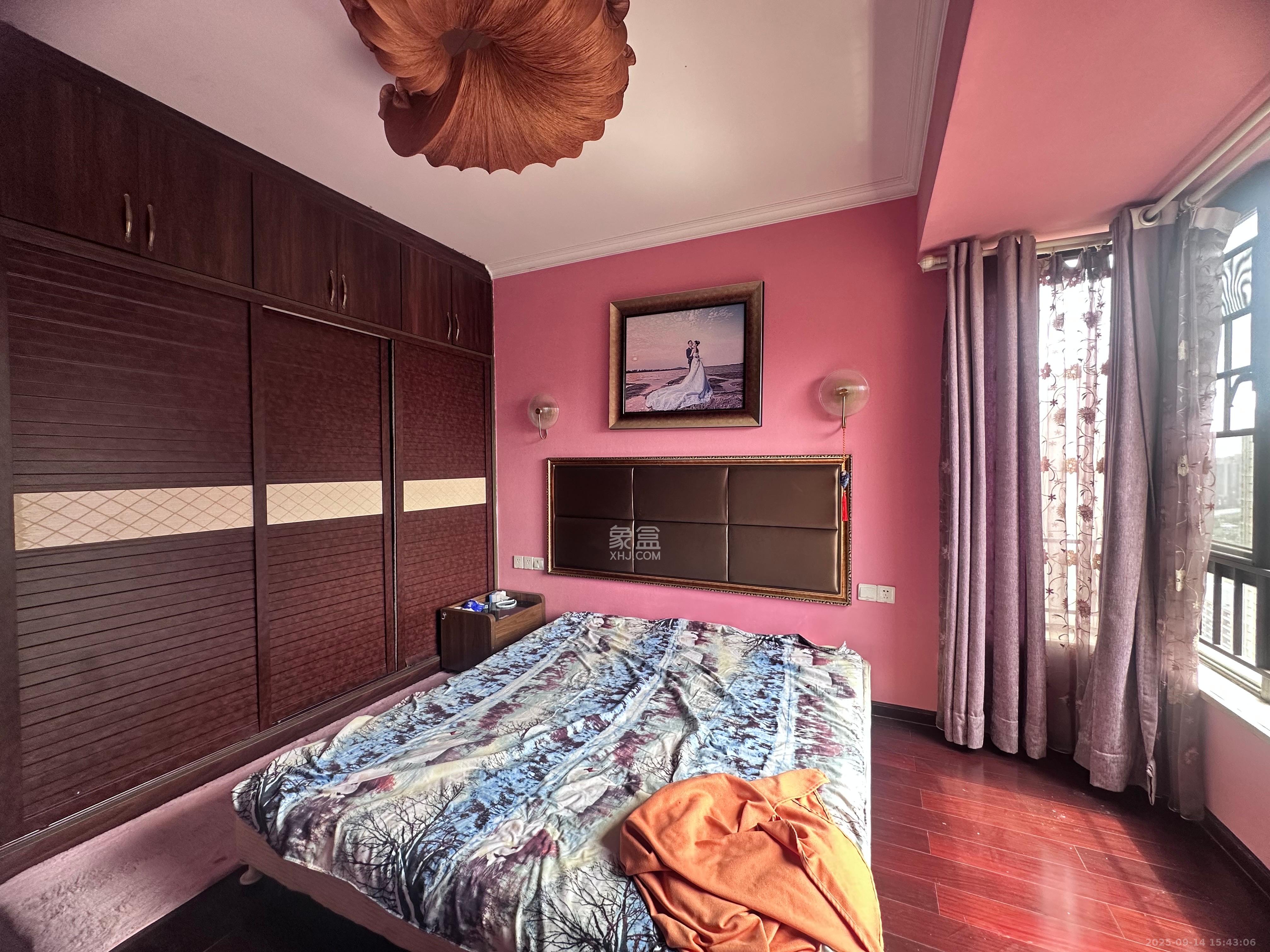 中海国际一期  3室2厅2卫    2400.0元/月 中海国际一期  3室2厅2卫    2400.0元/月室内图