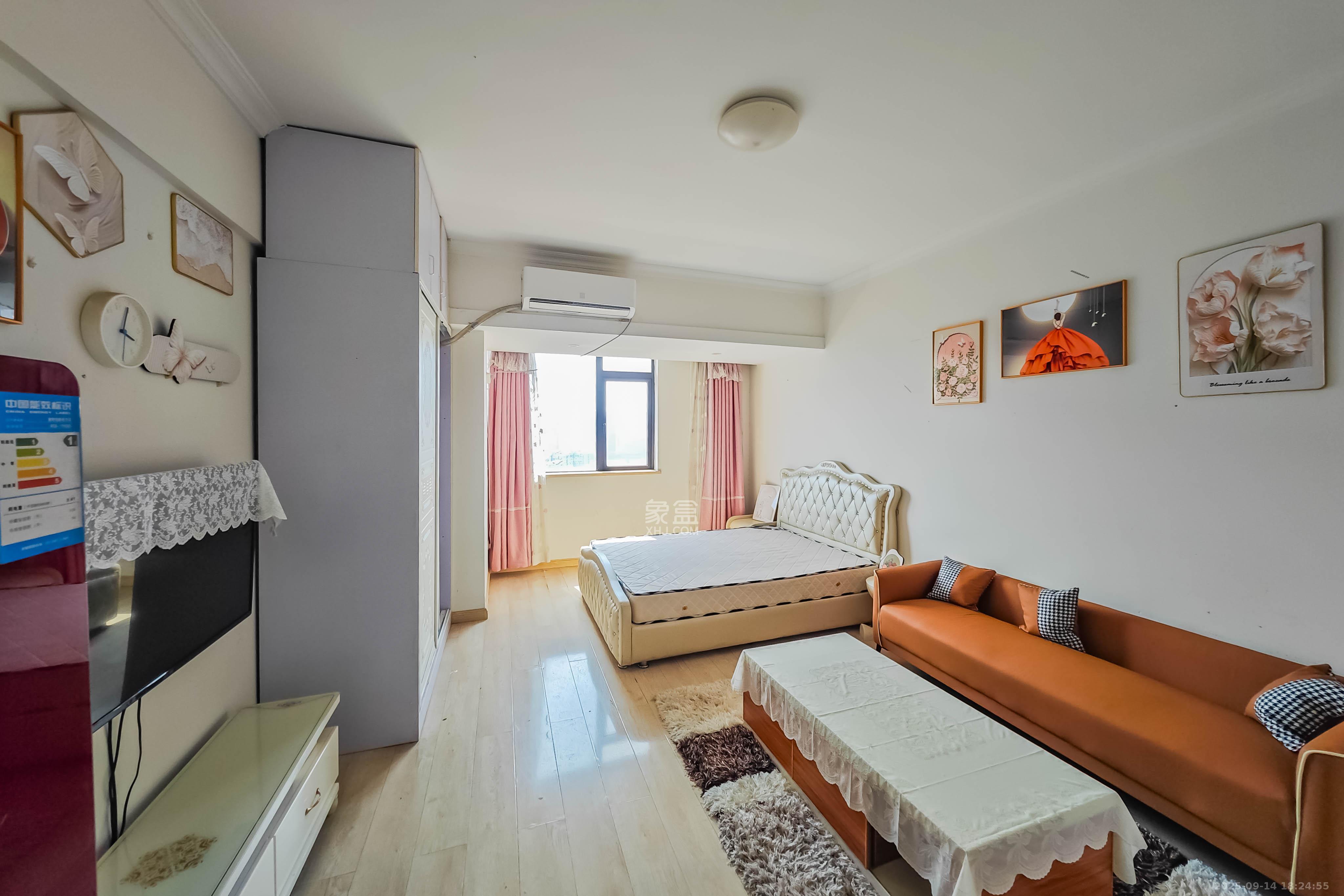 五江天街北区 1室1厅1卫 28.0万 五江天街北区 1室1厅1卫 28.0万客厅