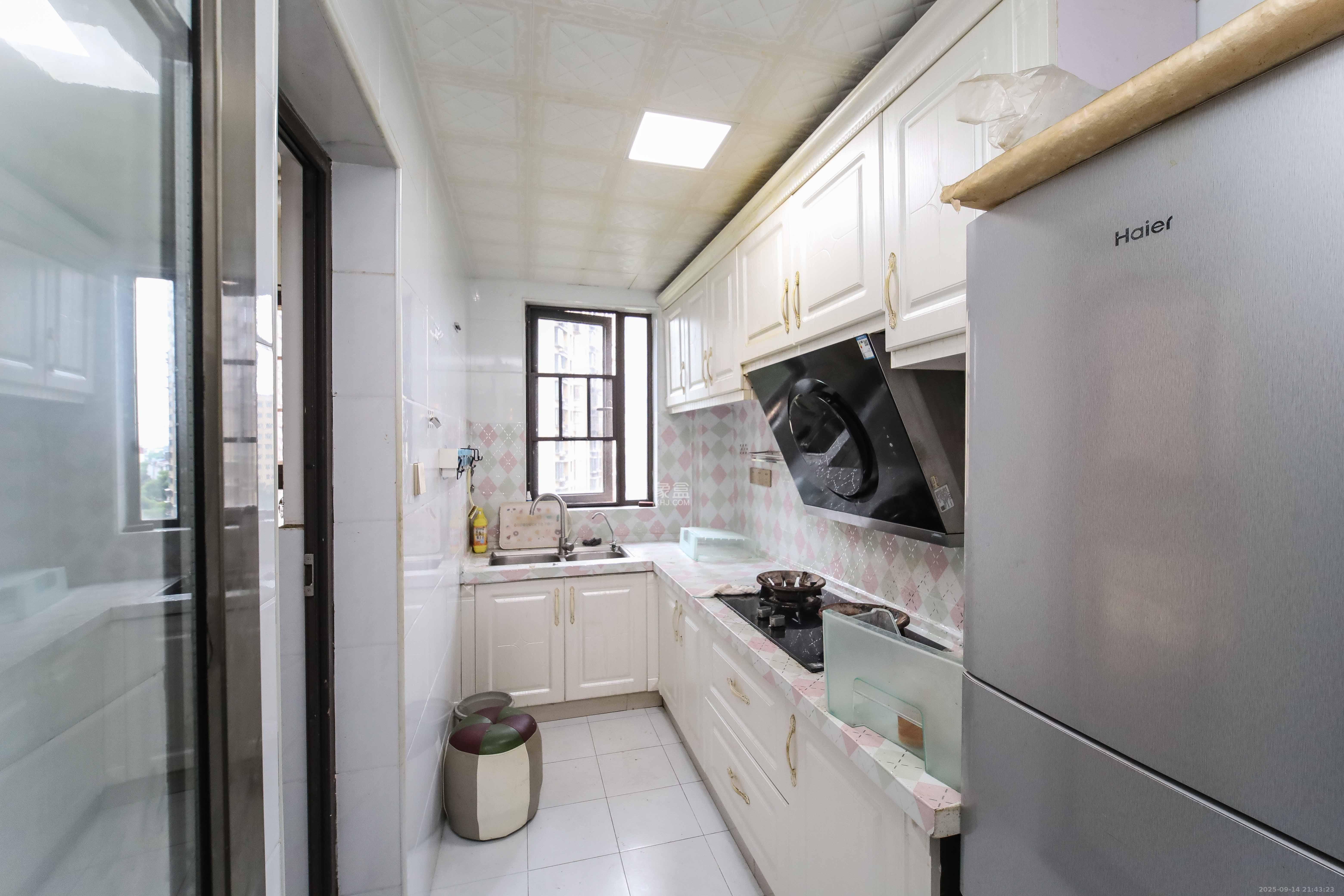 中欣楚天熙苑  3室2厅2卫    102.8万 中欣楚天熙苑  3室2厅2卫    102.8万厨房