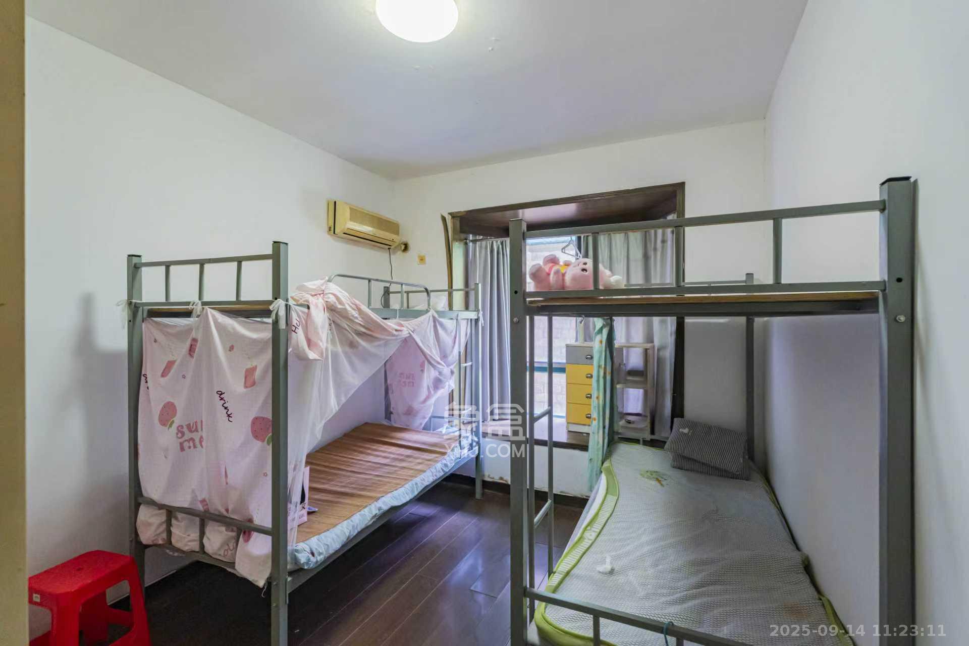 四季阳光花城  4室2厅2卫    3900.0元/月室内图