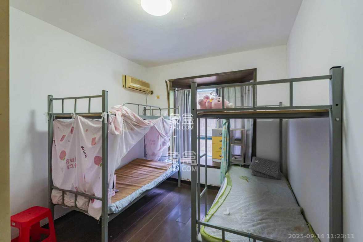 四季阳光花城 4室2厅2卫 3900.0元/月 四季阳光花城 4室2厅2卫 3900.0元/月室内图