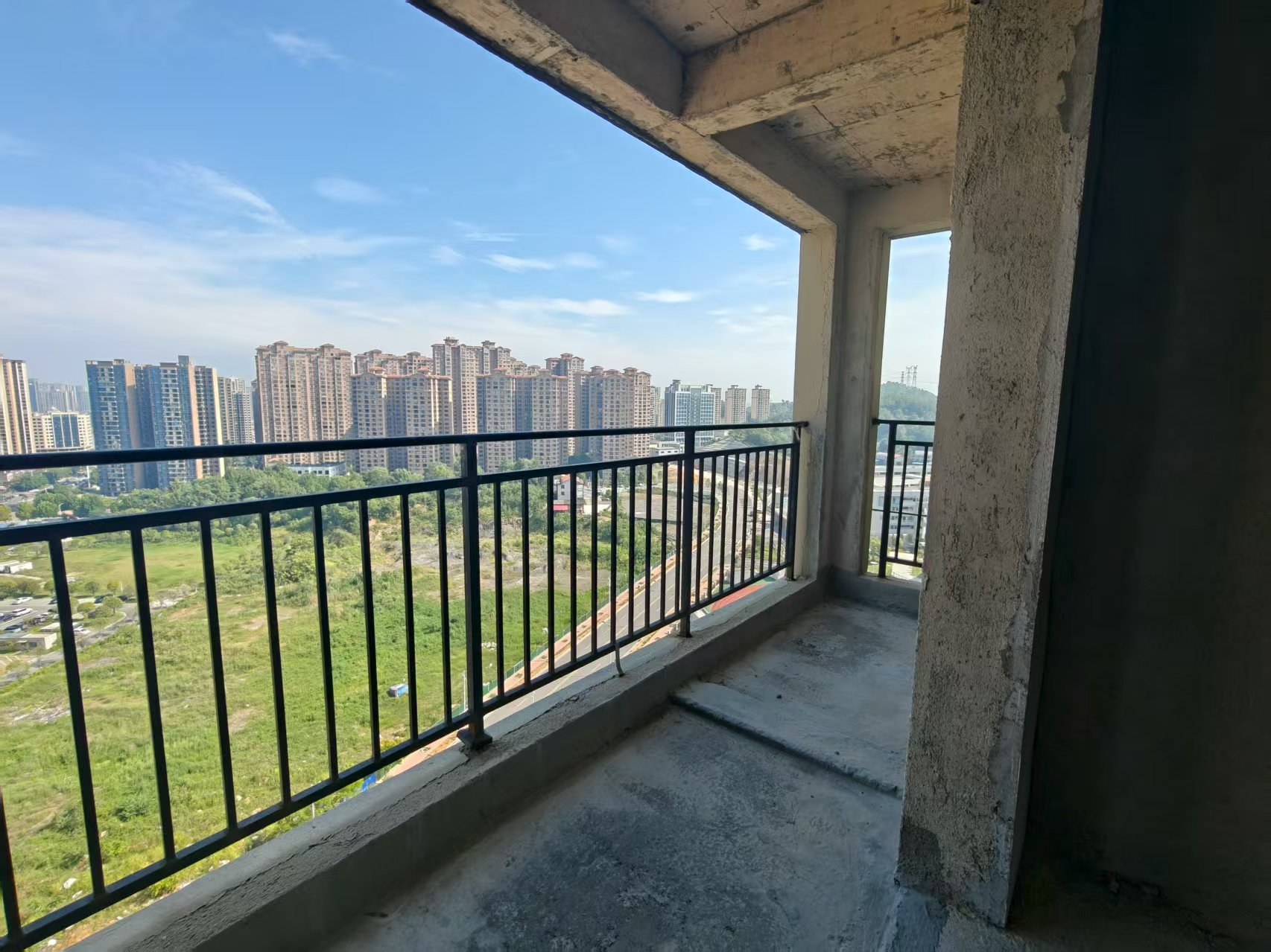 云泰天麓 4室2厅2卫 85.0万 云泰天麓 4室2厅2卫 85.0万客厅