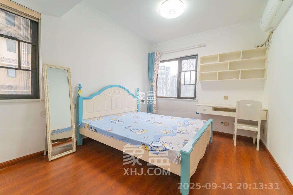 华润置地广场二期  3室2厅2卫    2100.0元/月室内图