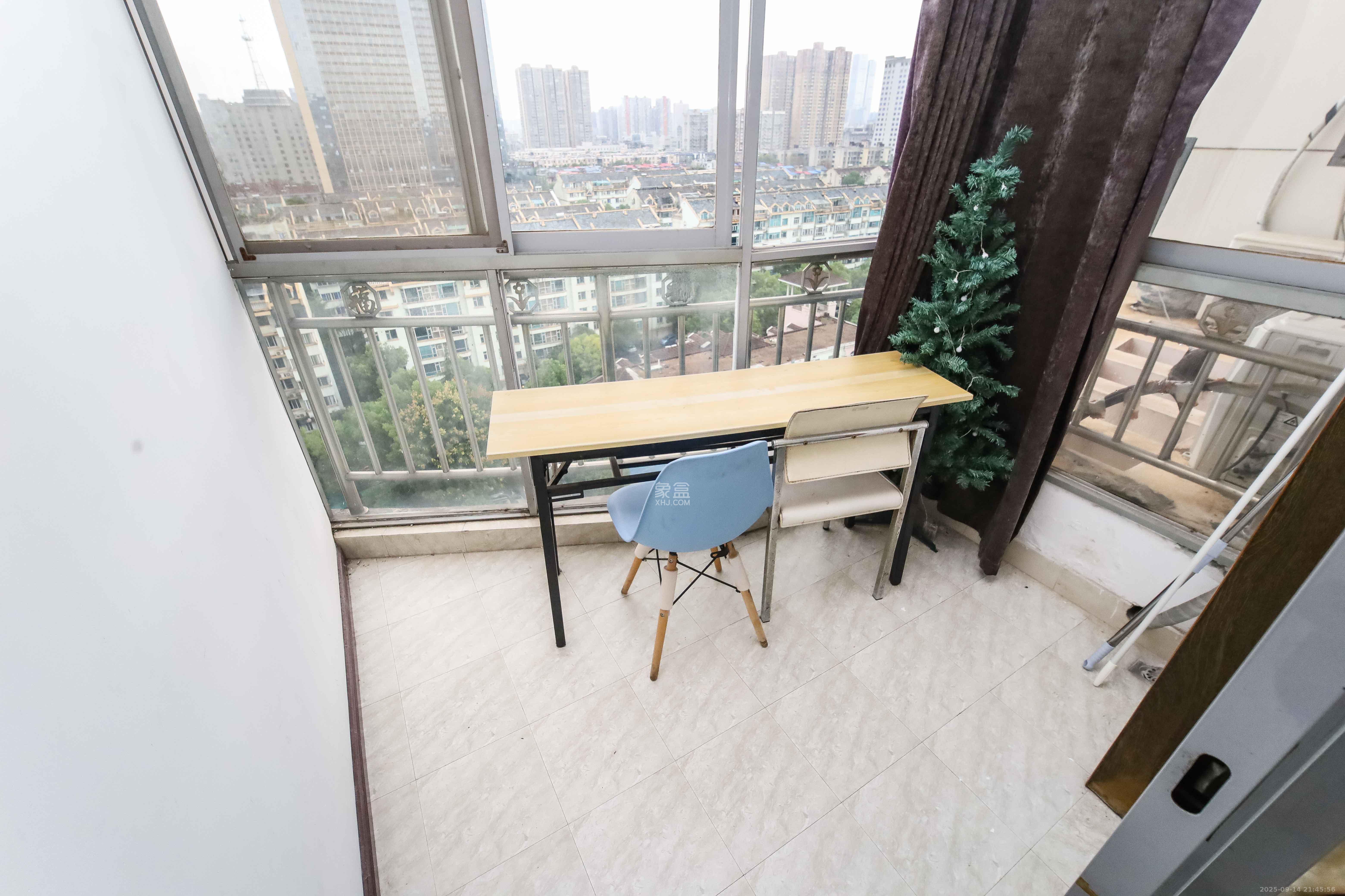 芙蓉苑 3室2厅2卫 110.0万 芙蓉苑 3室2厅2卫 110.0万阳台