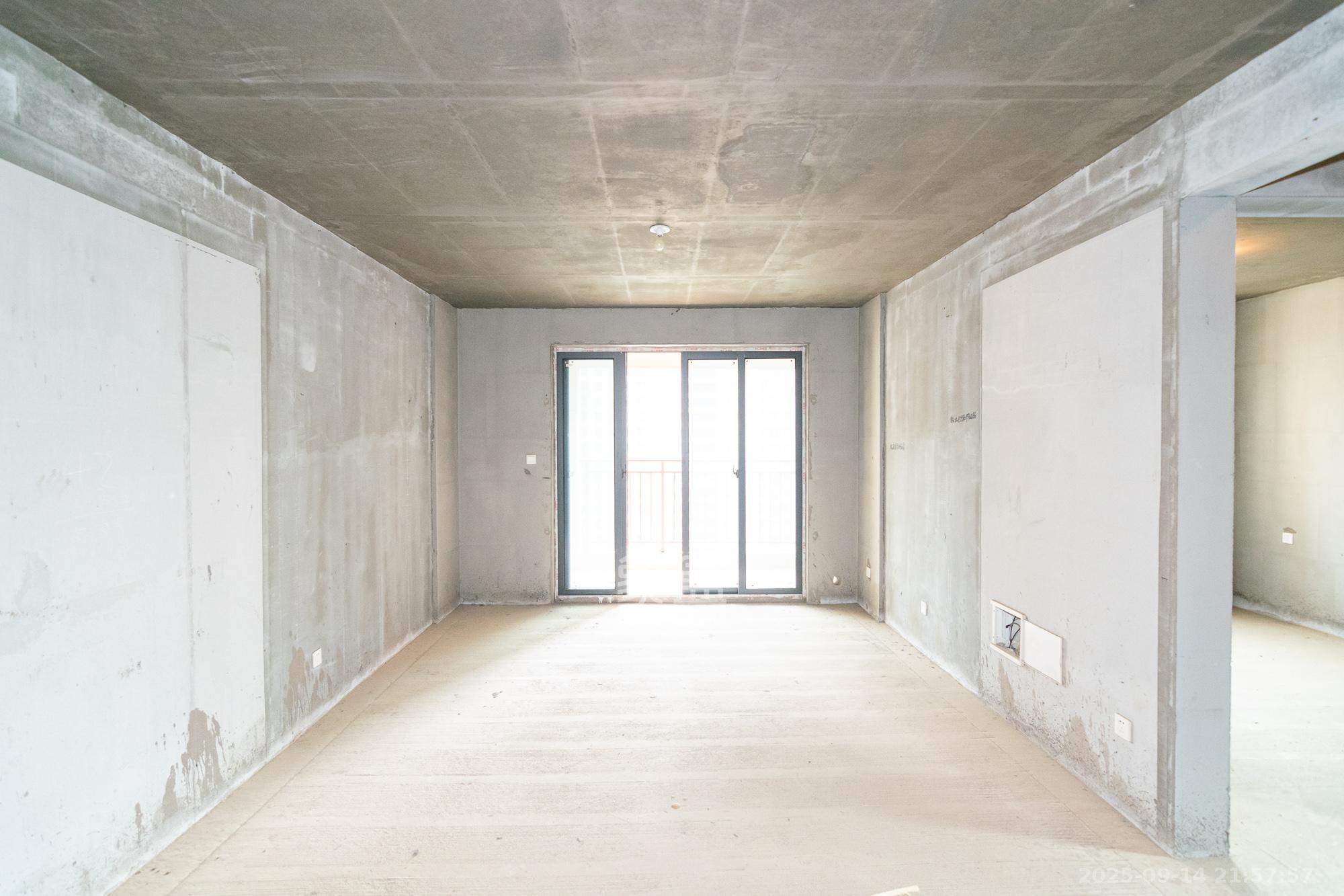 澳海望洲府  4室2厅2卫    82.0万