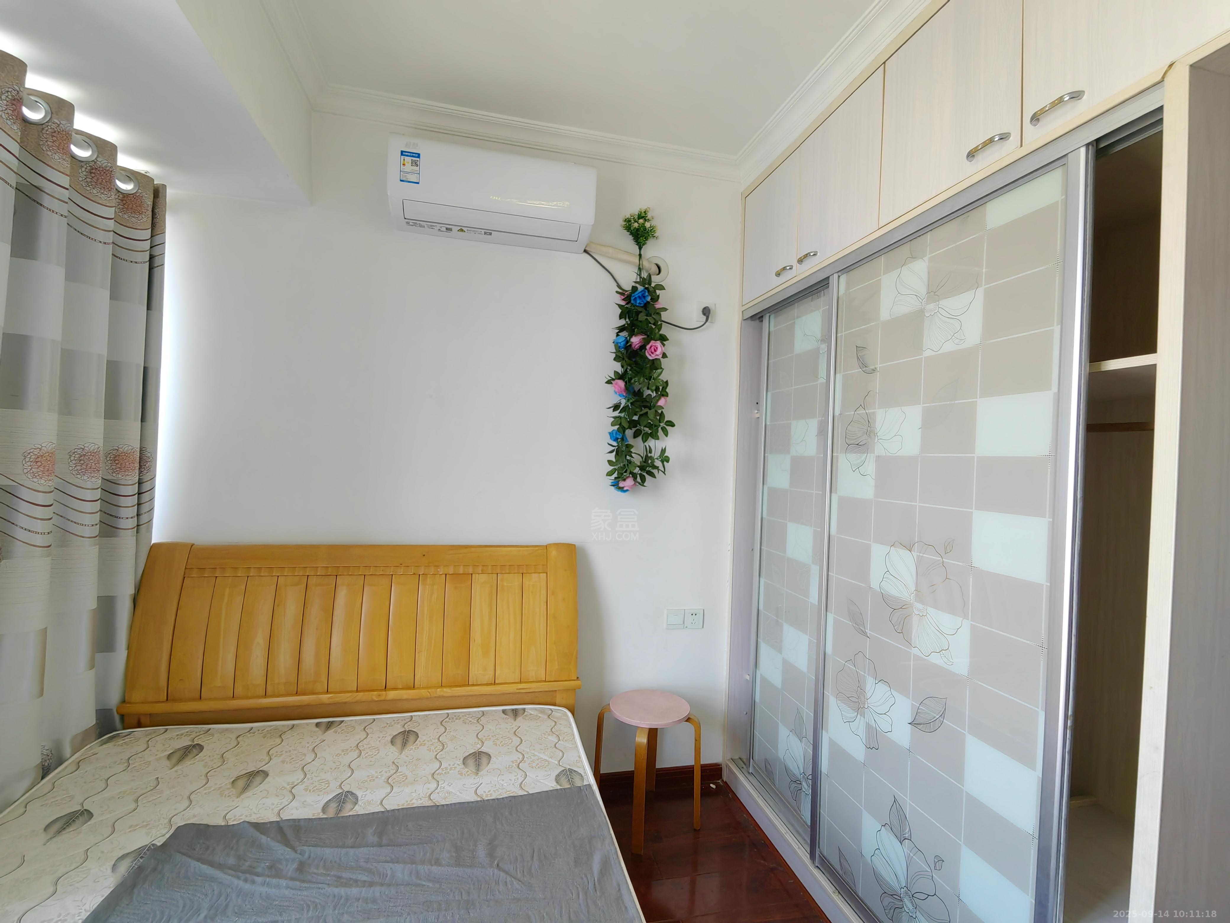 印象华都  3室2厅1卫    1300.0元/月室内图