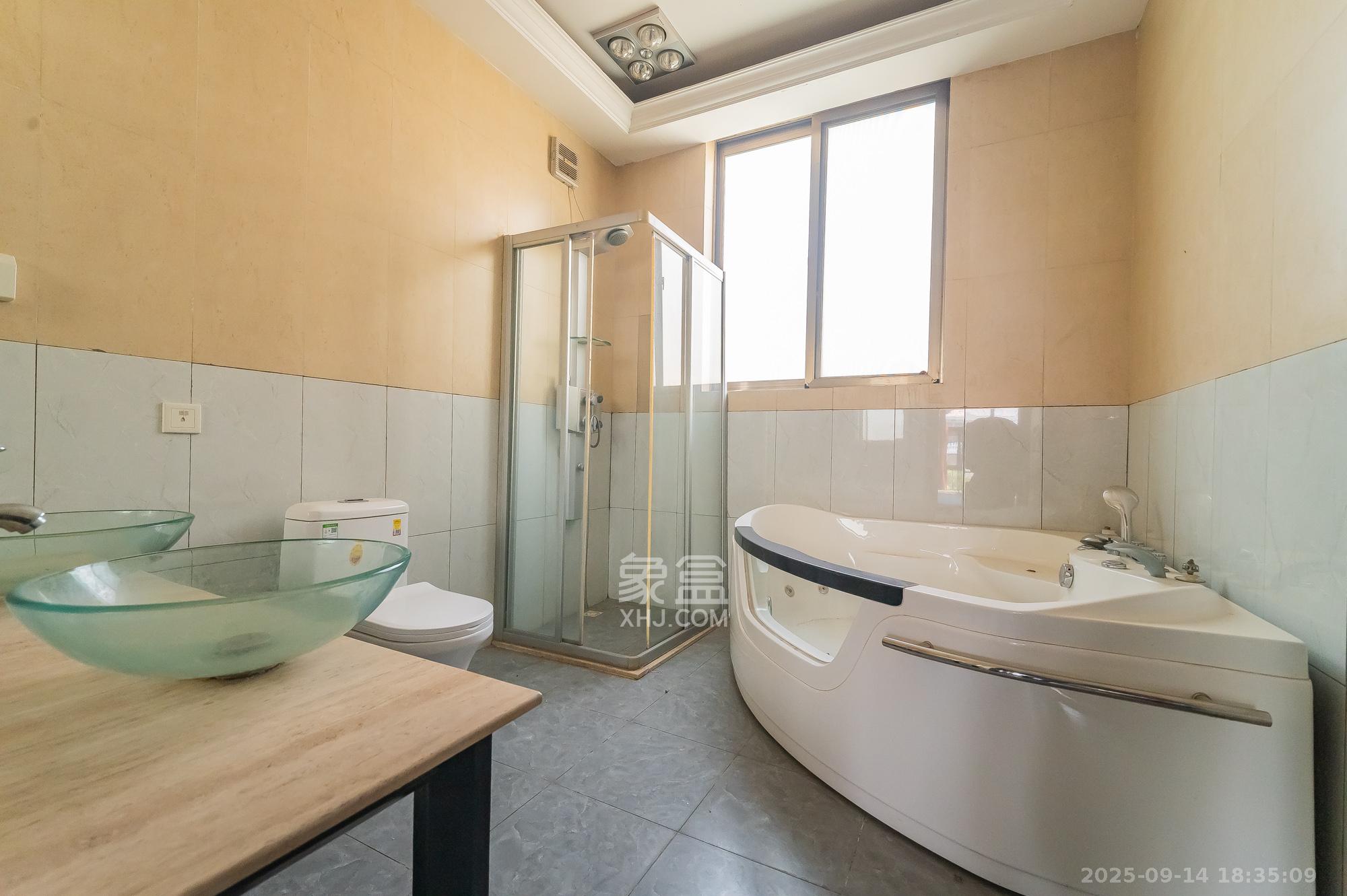 碧桂园威尼斯城  5室2厅3卫    706.88万 碧桂园威尼斯城  5室2厅3卫    706.88万卫生间