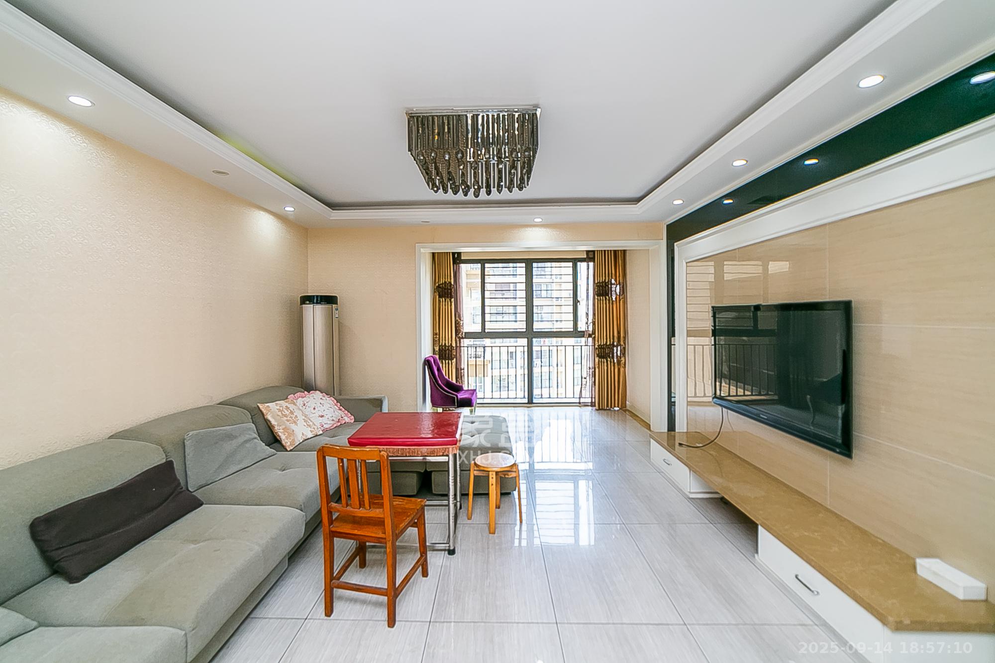 钱隆樽品(一、二、三期)  3室2厅2卫    108.0万 钱隆樽品(一、二、三期)  3室2厅2卫    108.0万客厅