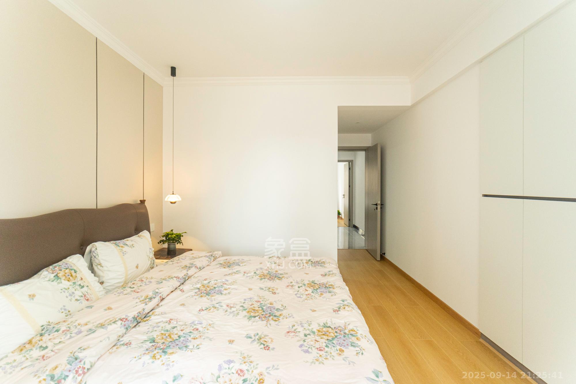 东方美地  4室2厅2卫    99.8万卧室