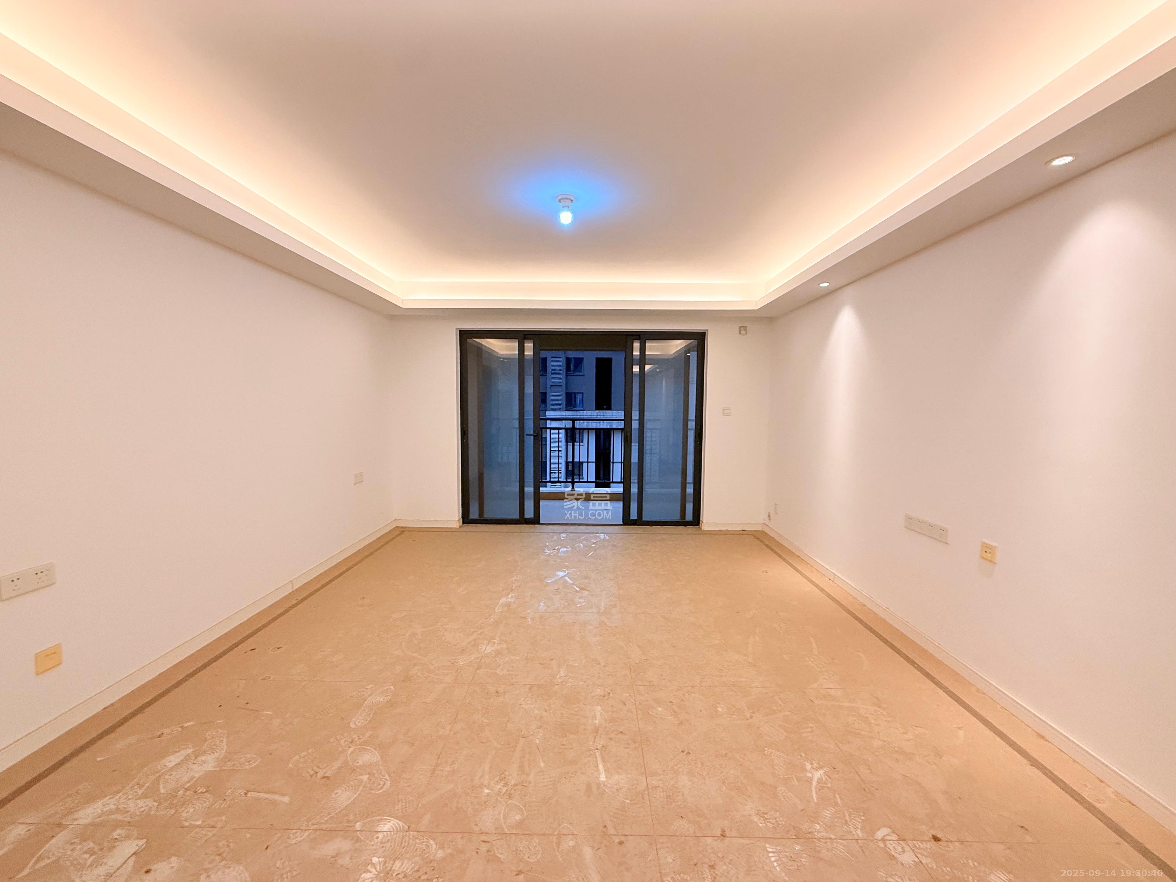 万科魅力之城观澜里  4室2厅2卫    5000.0元/月室内图