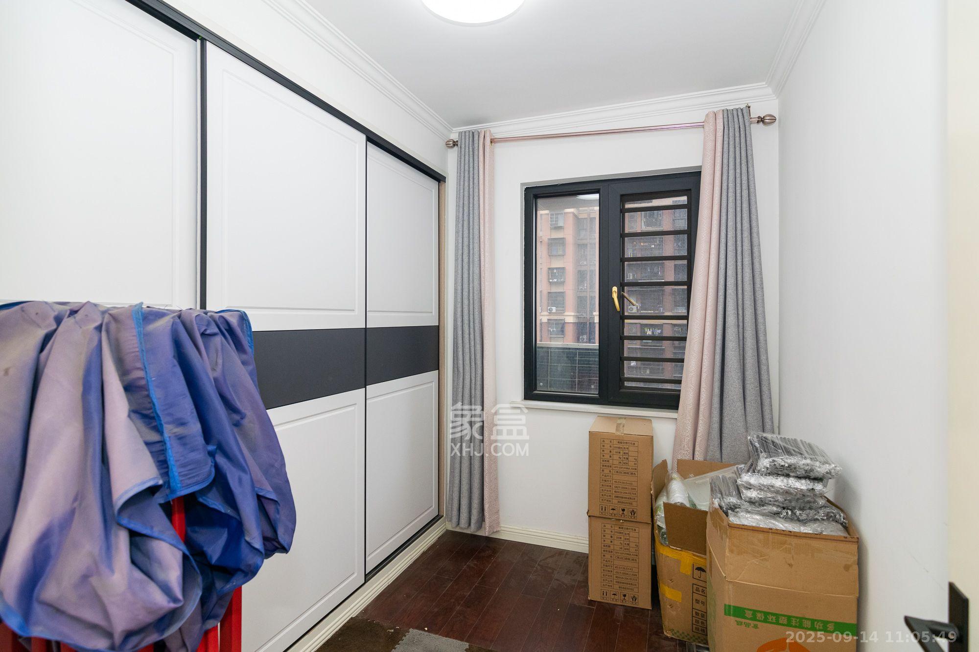 新城国际花都  4室2厅2卫    2200.0元/月室内图