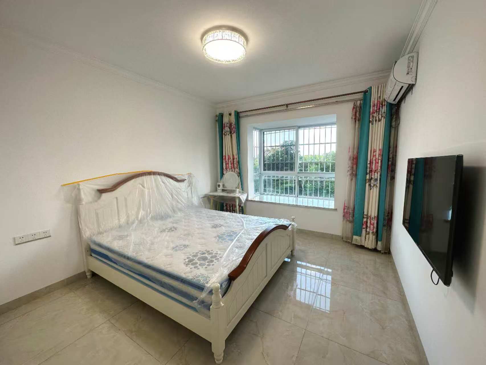 海航城 3室2厅2卫 2400.0元/月 海航城 3室2厅2卫 2400.0元/月室内图