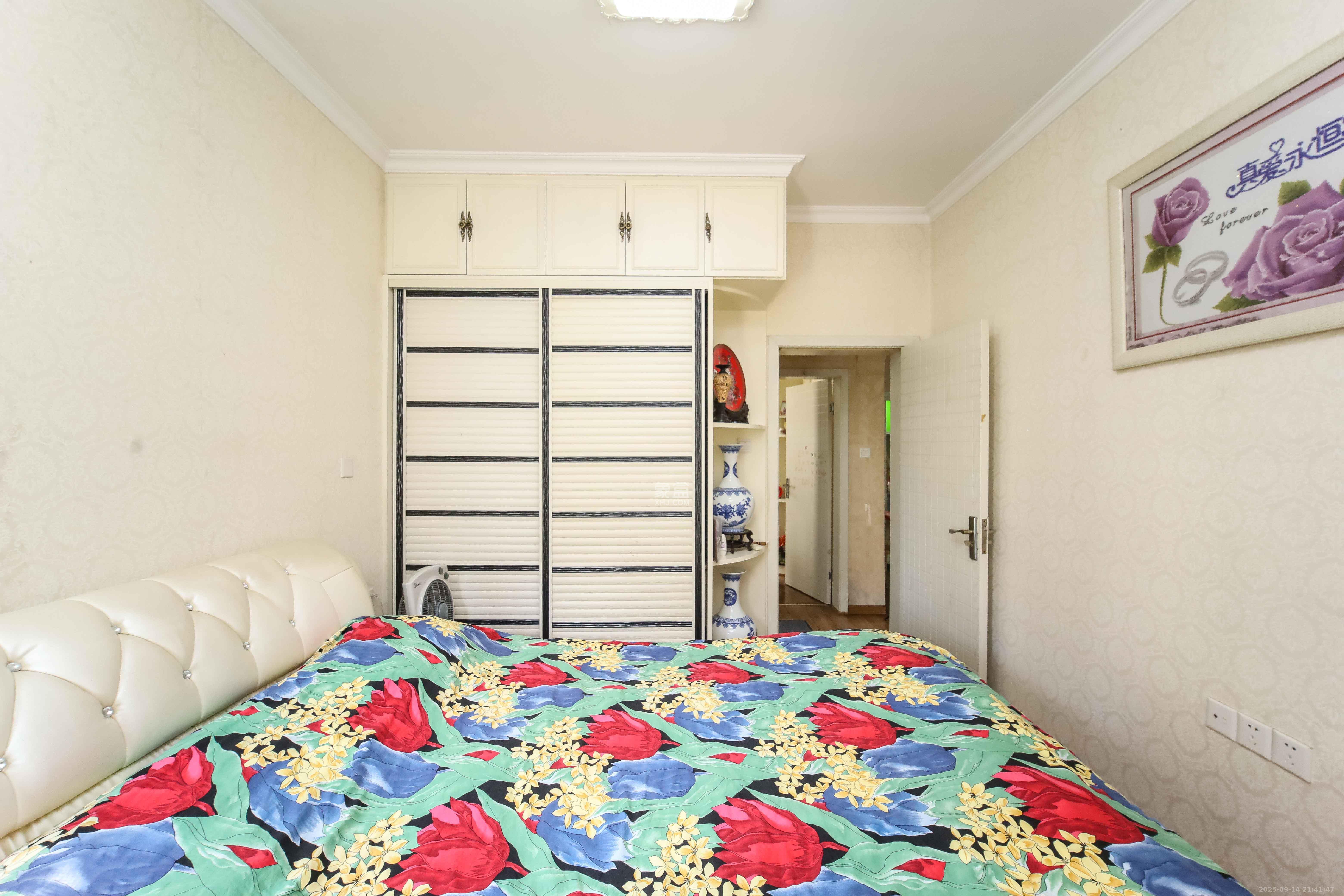 泊爱蓝湾  2室2厅1卫    70.0万 泊爱蓝湾  2室2厅1卫    70.0万卧室