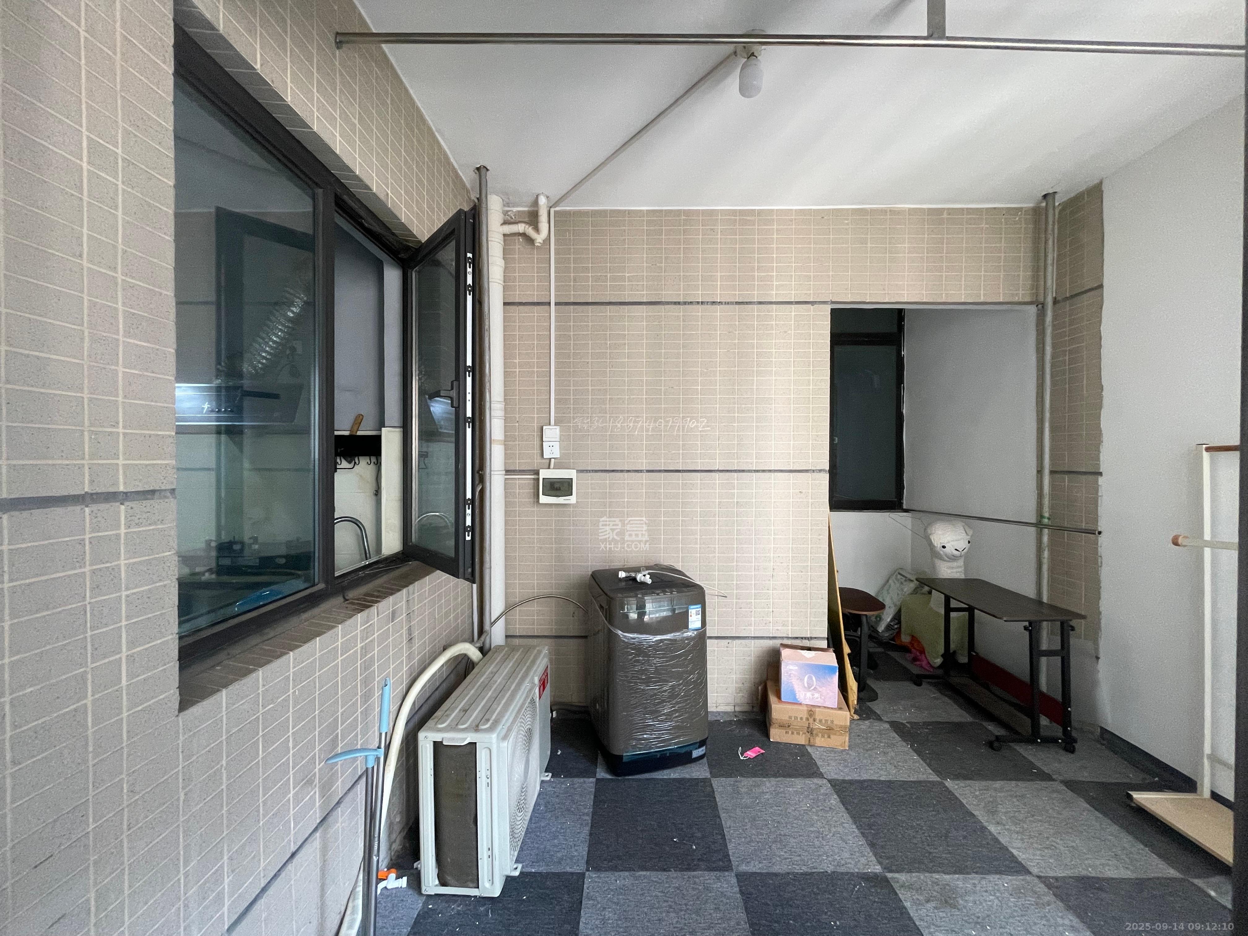 达美D6区  4室2厅2卫    3000.0元/月室内图