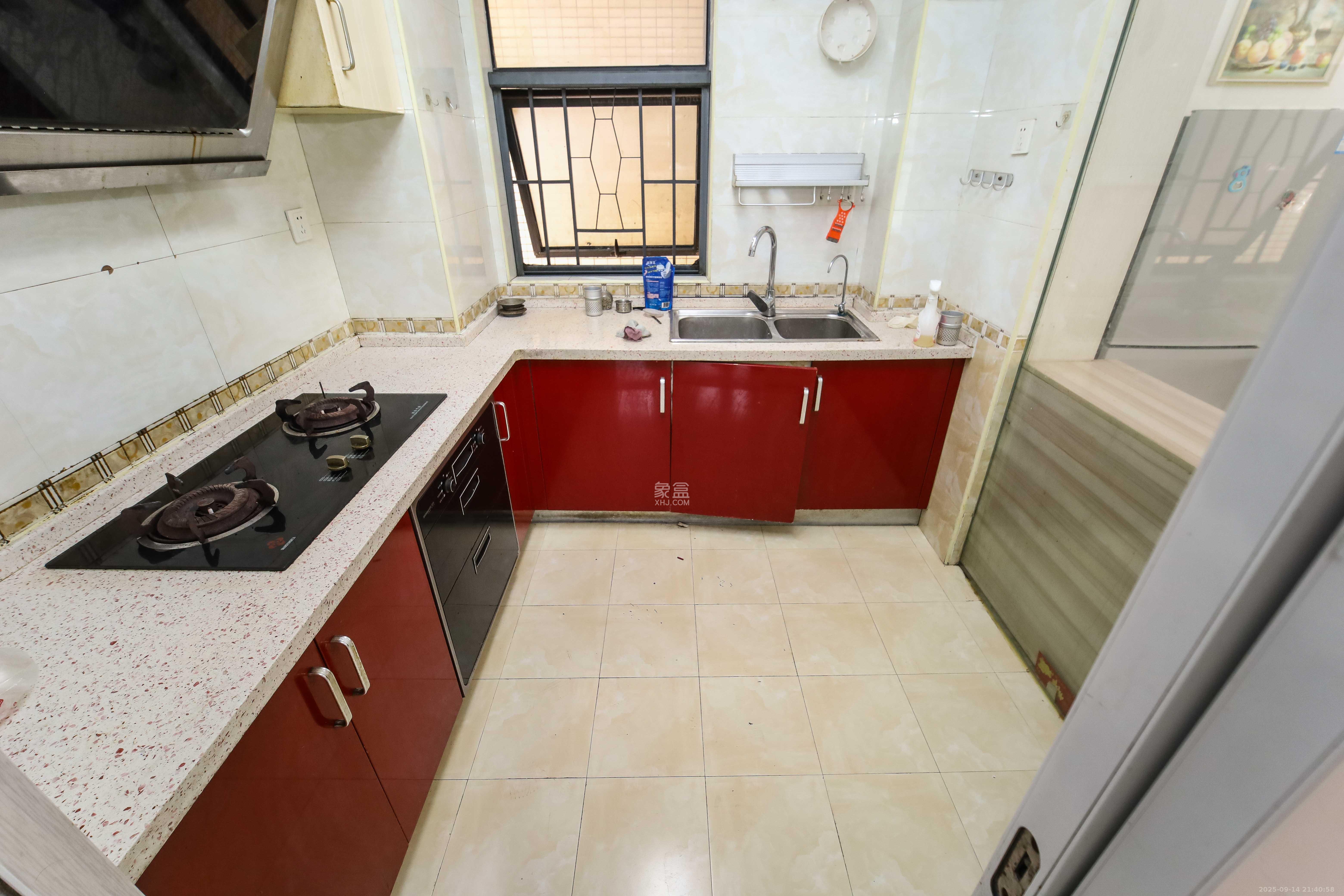 鸿基橄榄君庭  4室2厅2卫    96.0万 鸿基橄榄君庭  4室2厅2卫    96.0万厨房