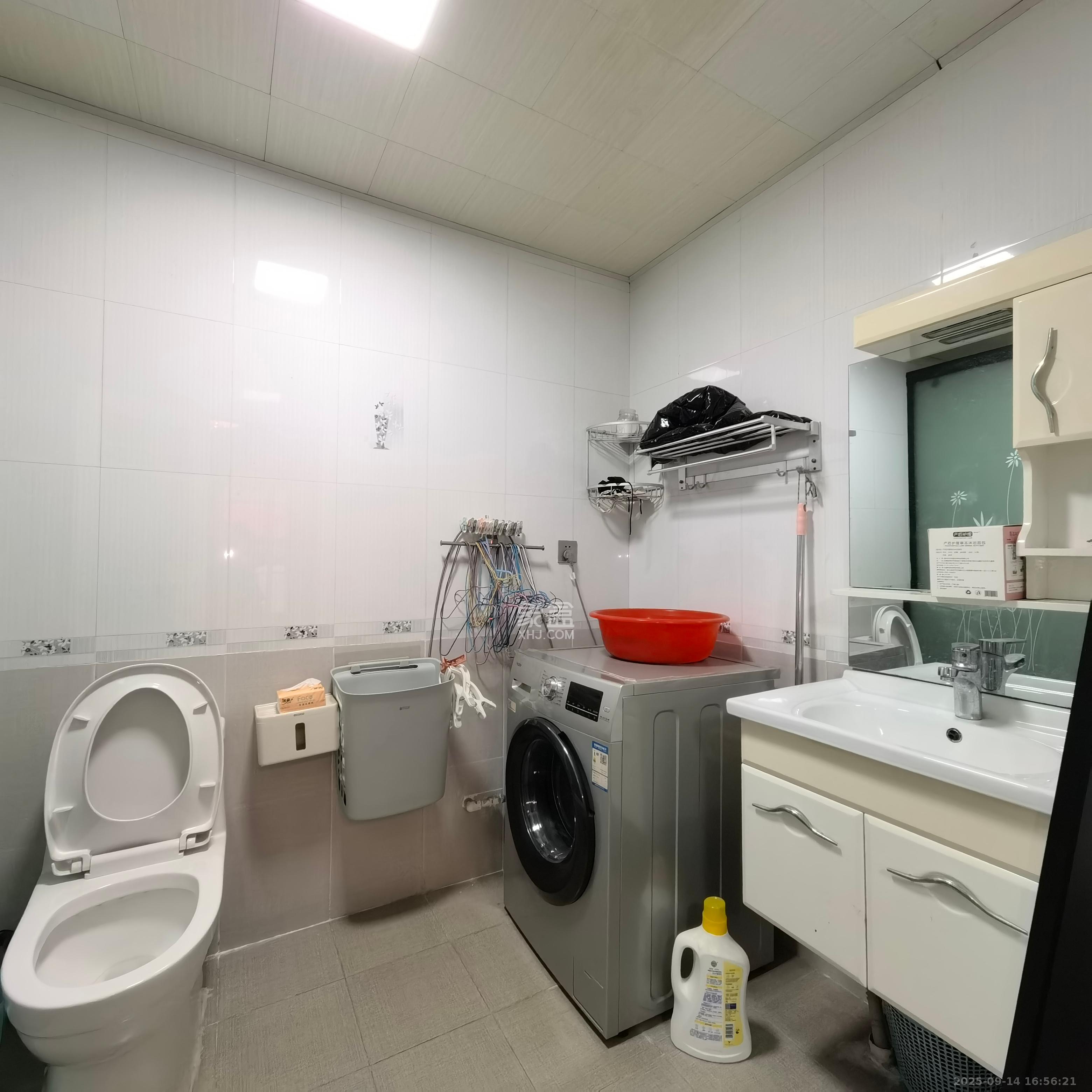 阳光丽景  3室2厅2卫    2000.0元/月室内图