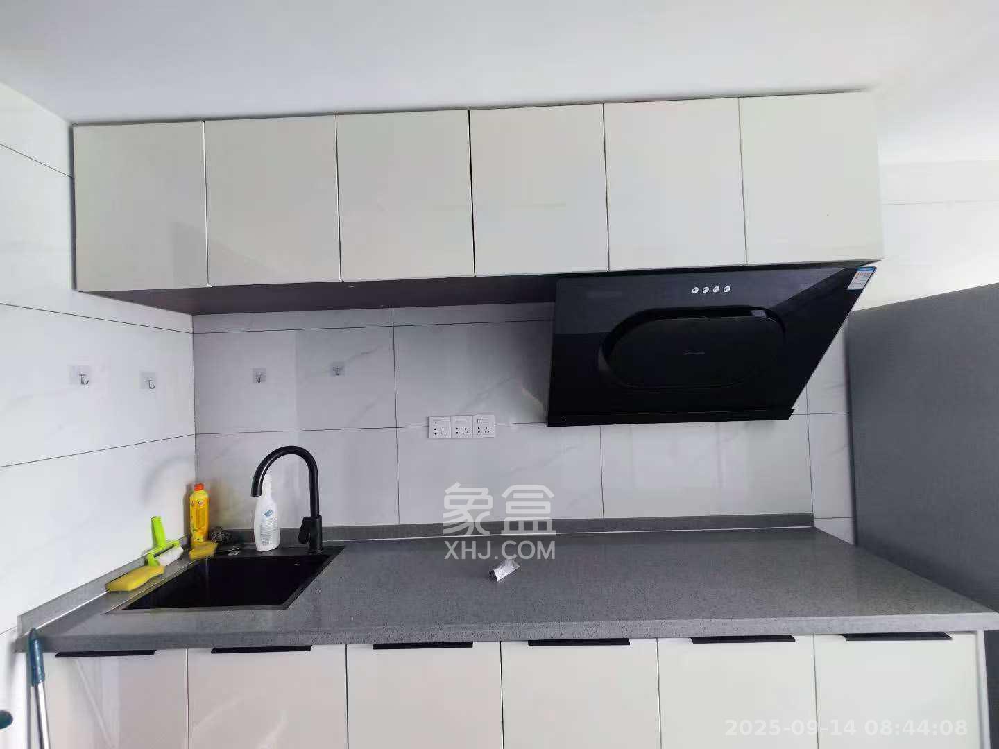 天麓轻奢国际 2室1厅1卫 1800.0元/月 天麓轻奢国际 2室1厅1卫 1800.0元/月室内图