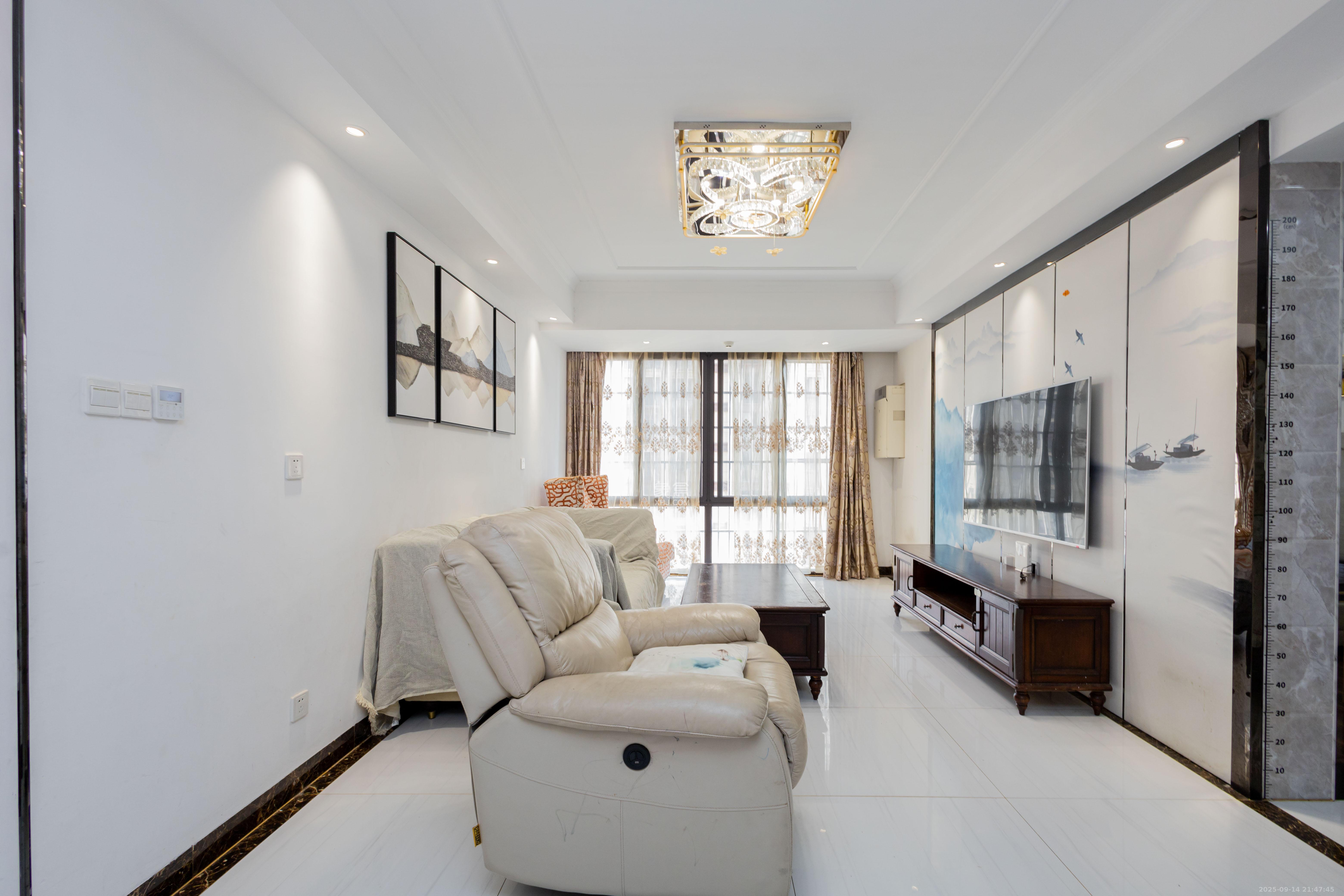 东方美地  3室2厅1卫    69.8万 东方美地  3室2厅1卫    69.8万客厅