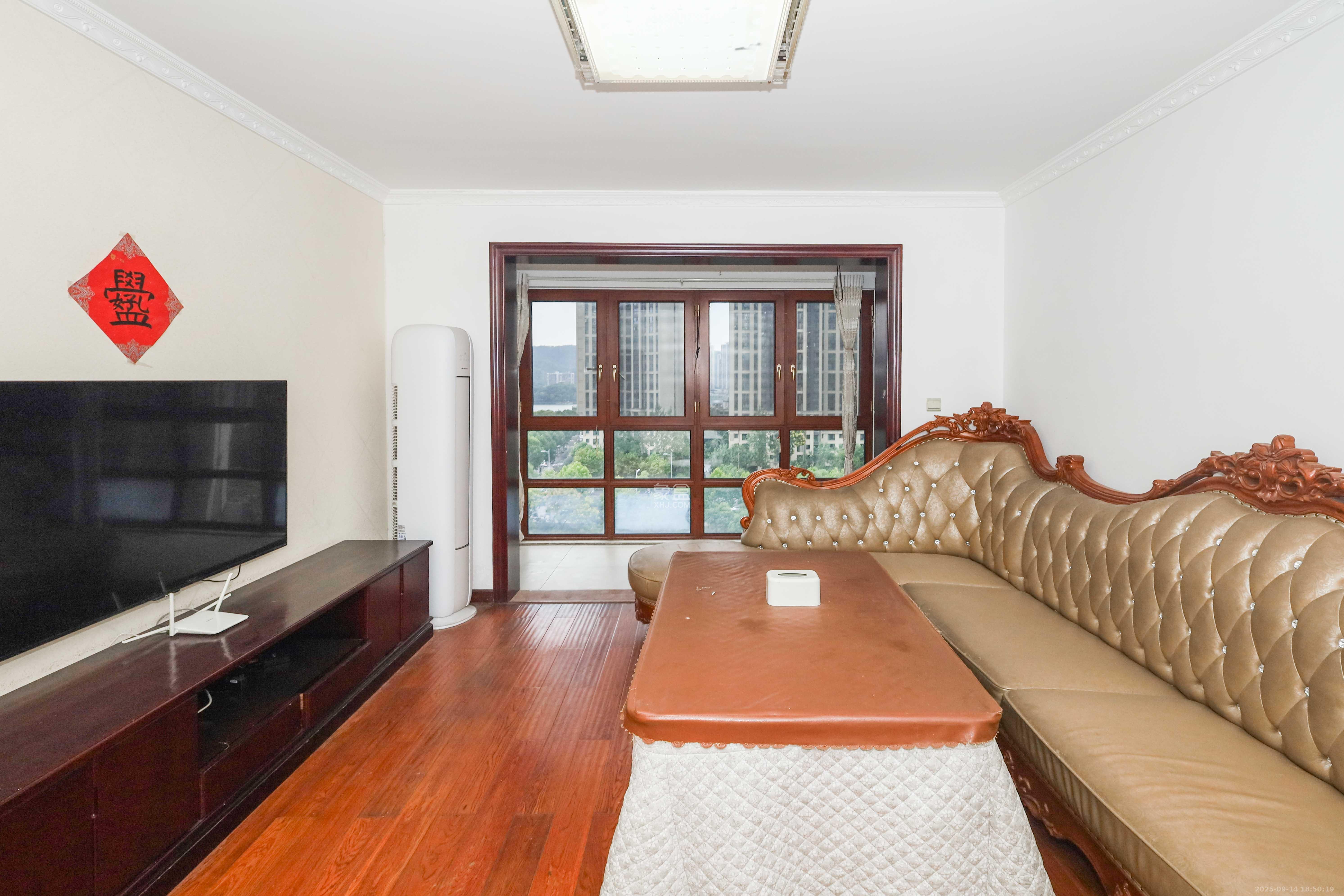 和泓梅溪四季 4室2厅2卫 180.0万 和泓梅溪四季 4室2厅2卫 180.0万客厅