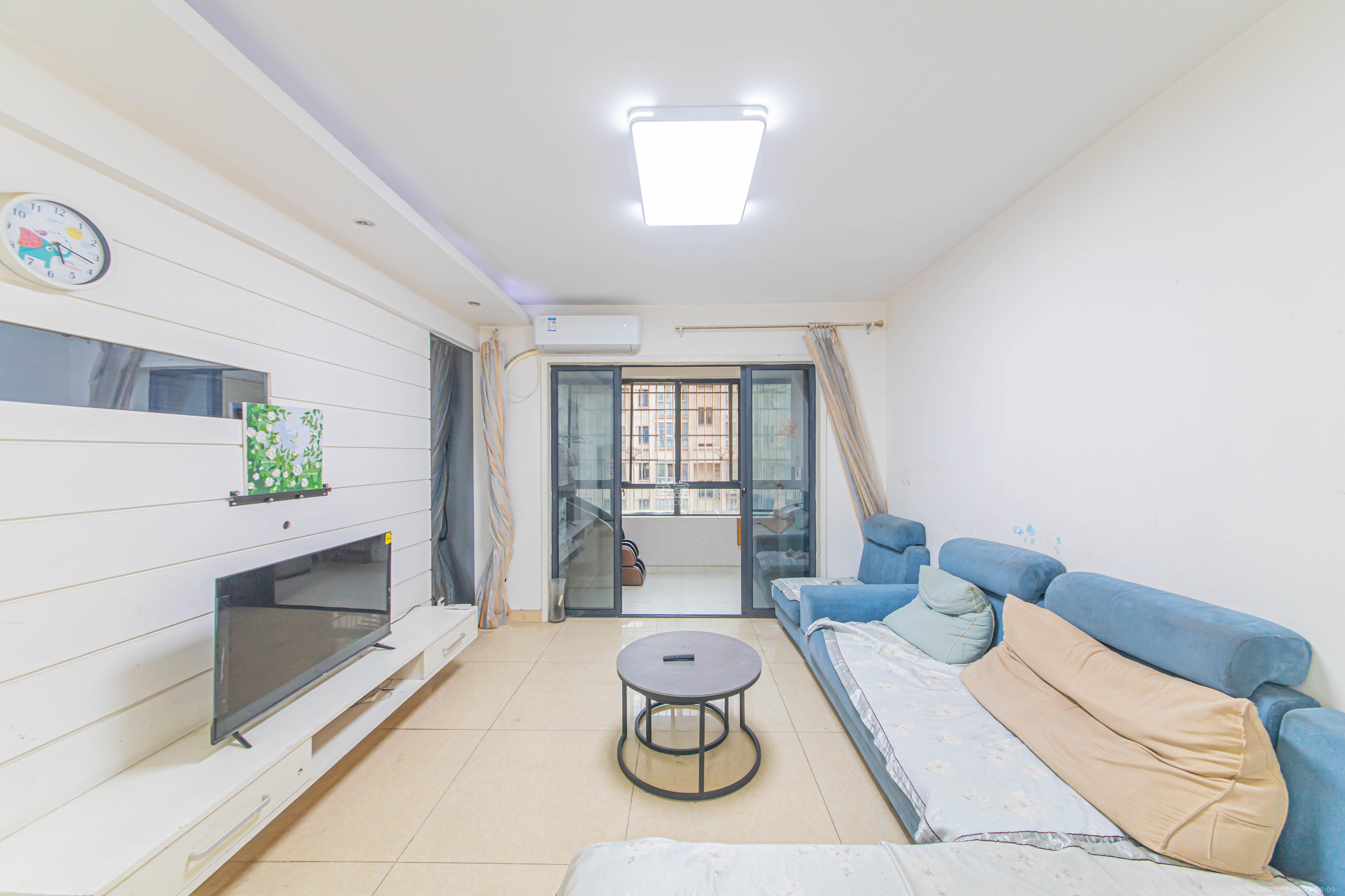 保利花园 2室2厅1卫 75.0万 保利花园 2室2厅1卫 75.0万客厅