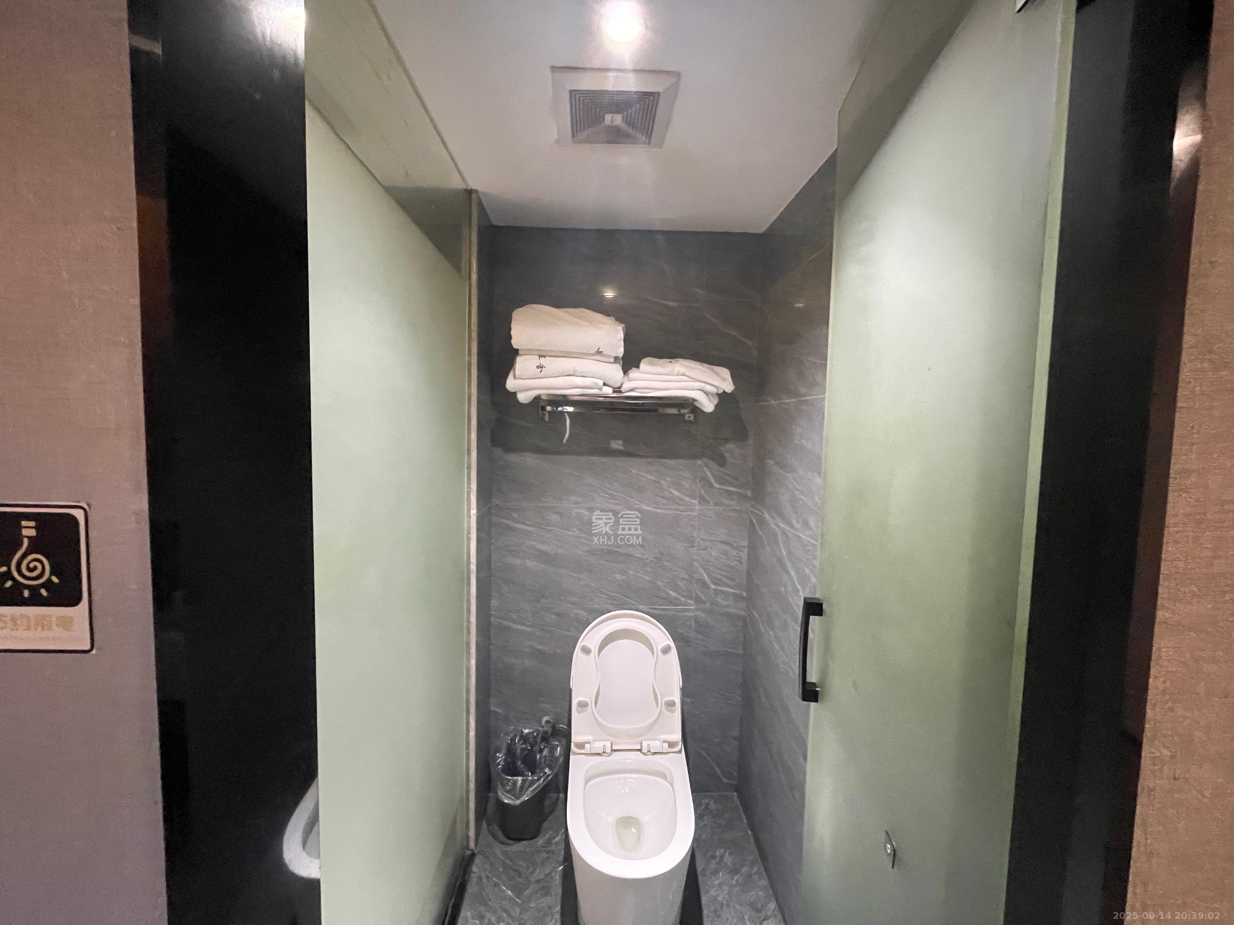 保利香槟国际  1室0厅0卫    2000.0元/月 保利香槟国际  1室0厅0卫    2000.0元/月室内图